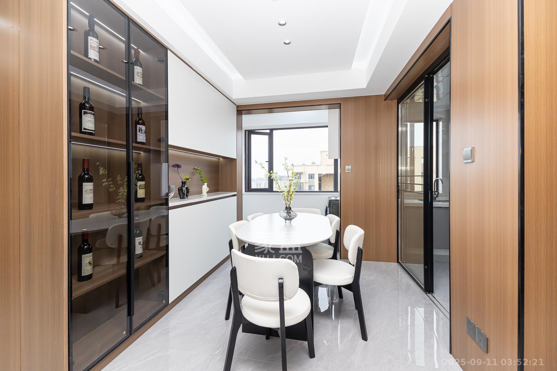 勤诚达境界城  4室2厅2卫    109.8万 勤诚达境界城  4室2厅2卫    109.8万客厅