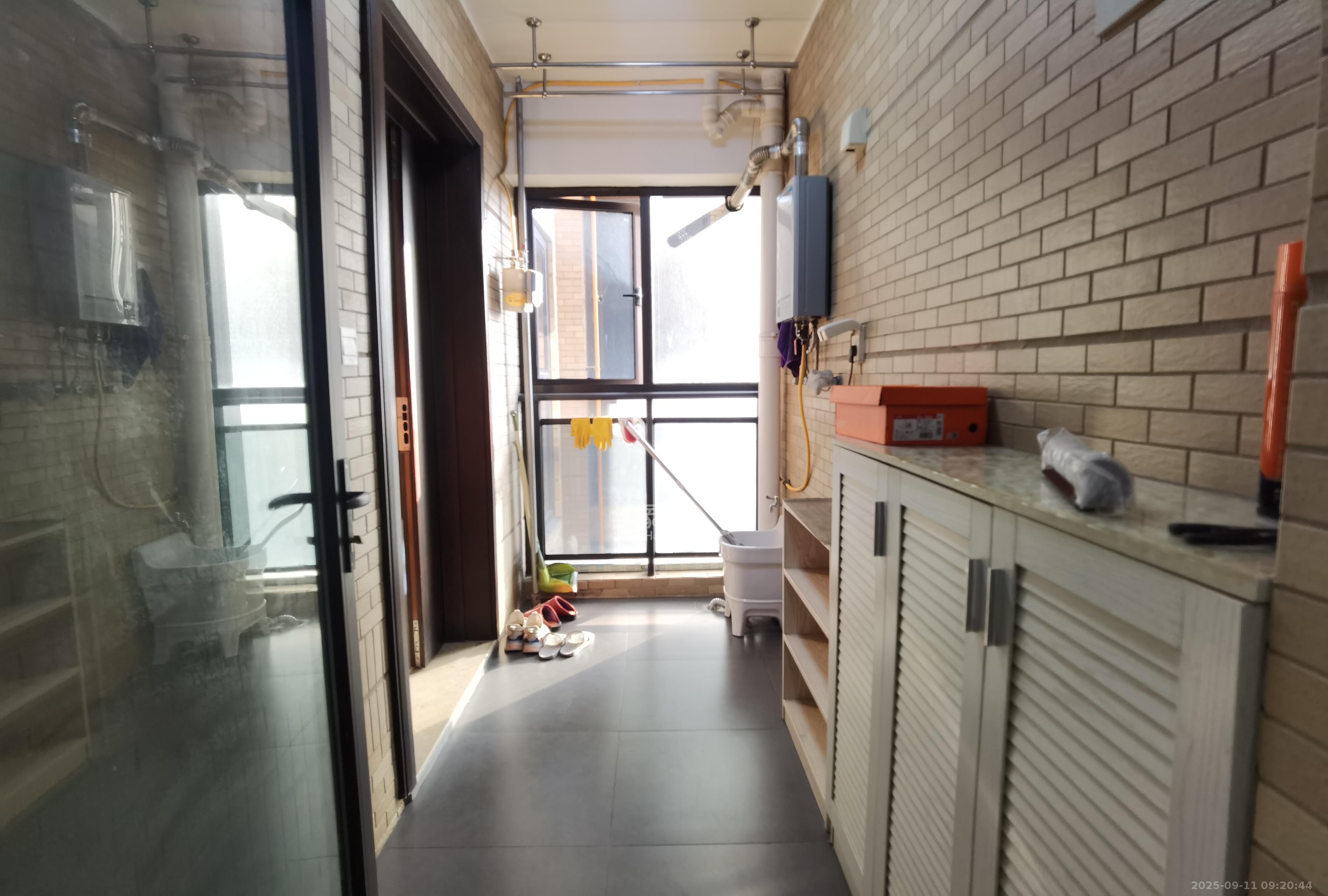 时代倾城一期 3室2厅2卫 2000.0元/月 时代倾城一期 3室2厅2卫 2000.0元/月室内图