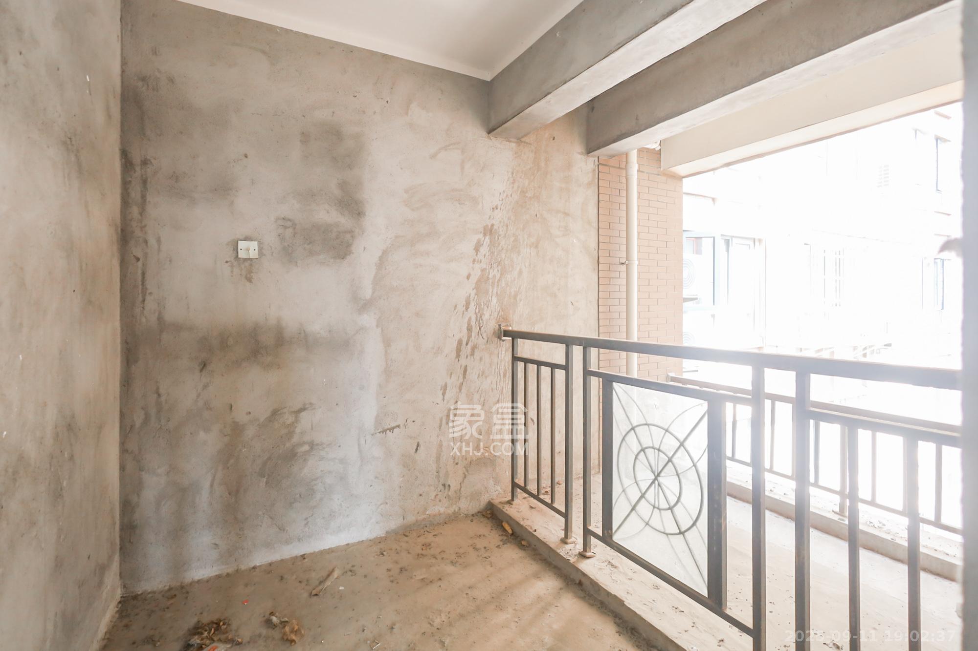 山水誉峰  4室2厅2卫    180.0万 山水誉峰  4室2厅2卫    180.0万卧室