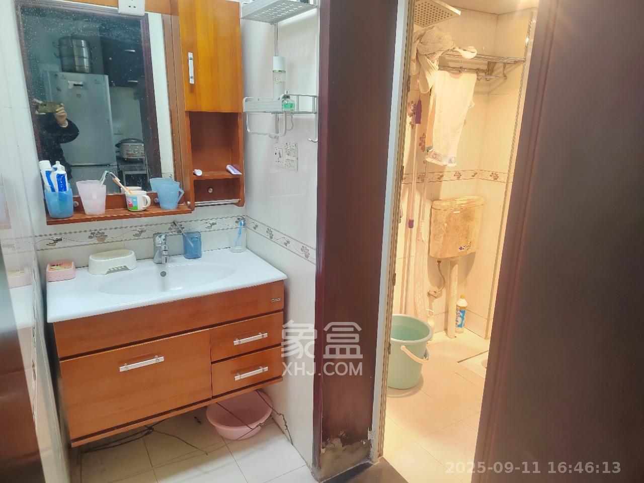 鄱阳小区  3室2厅1卫    1700.0元/月