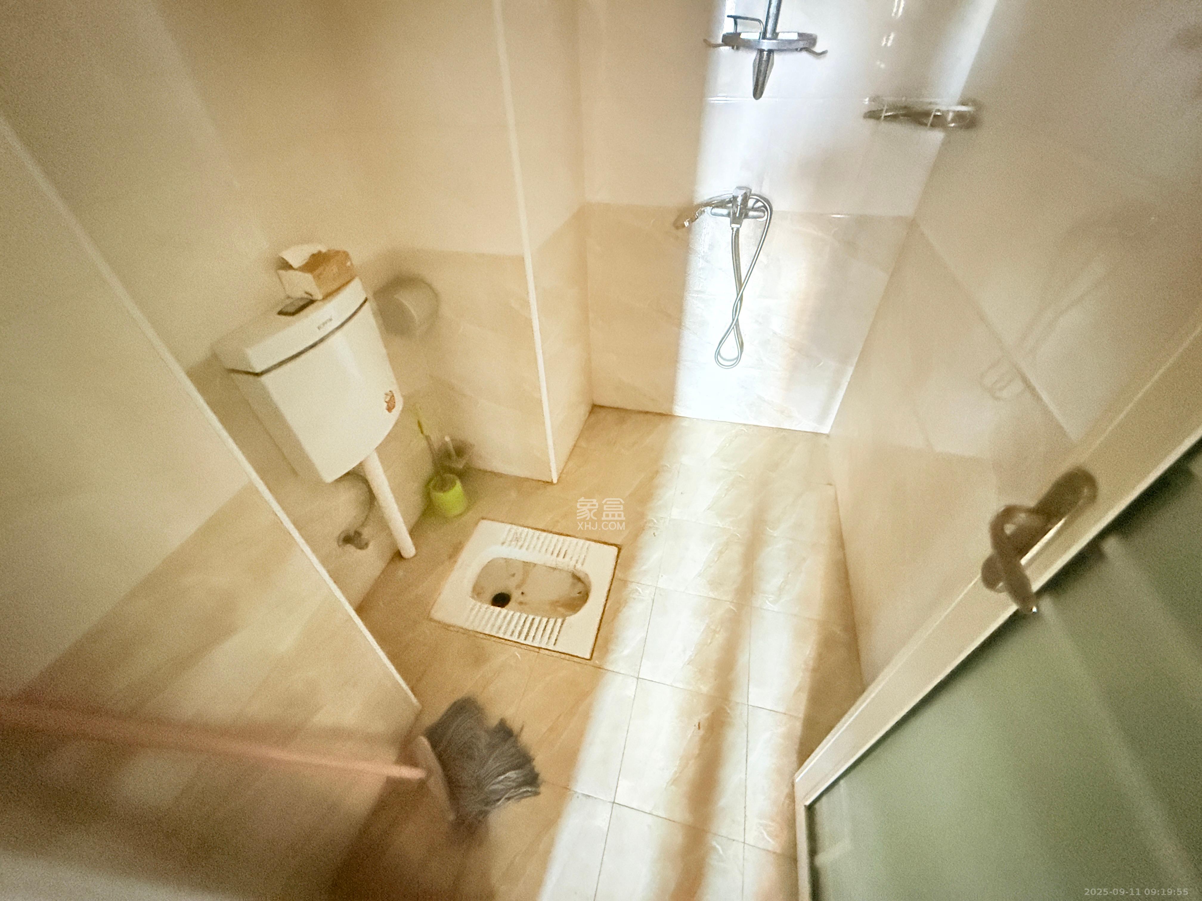 半山公馆（半山国际中心）  2室2厅1卫    2300.0元/月室内图