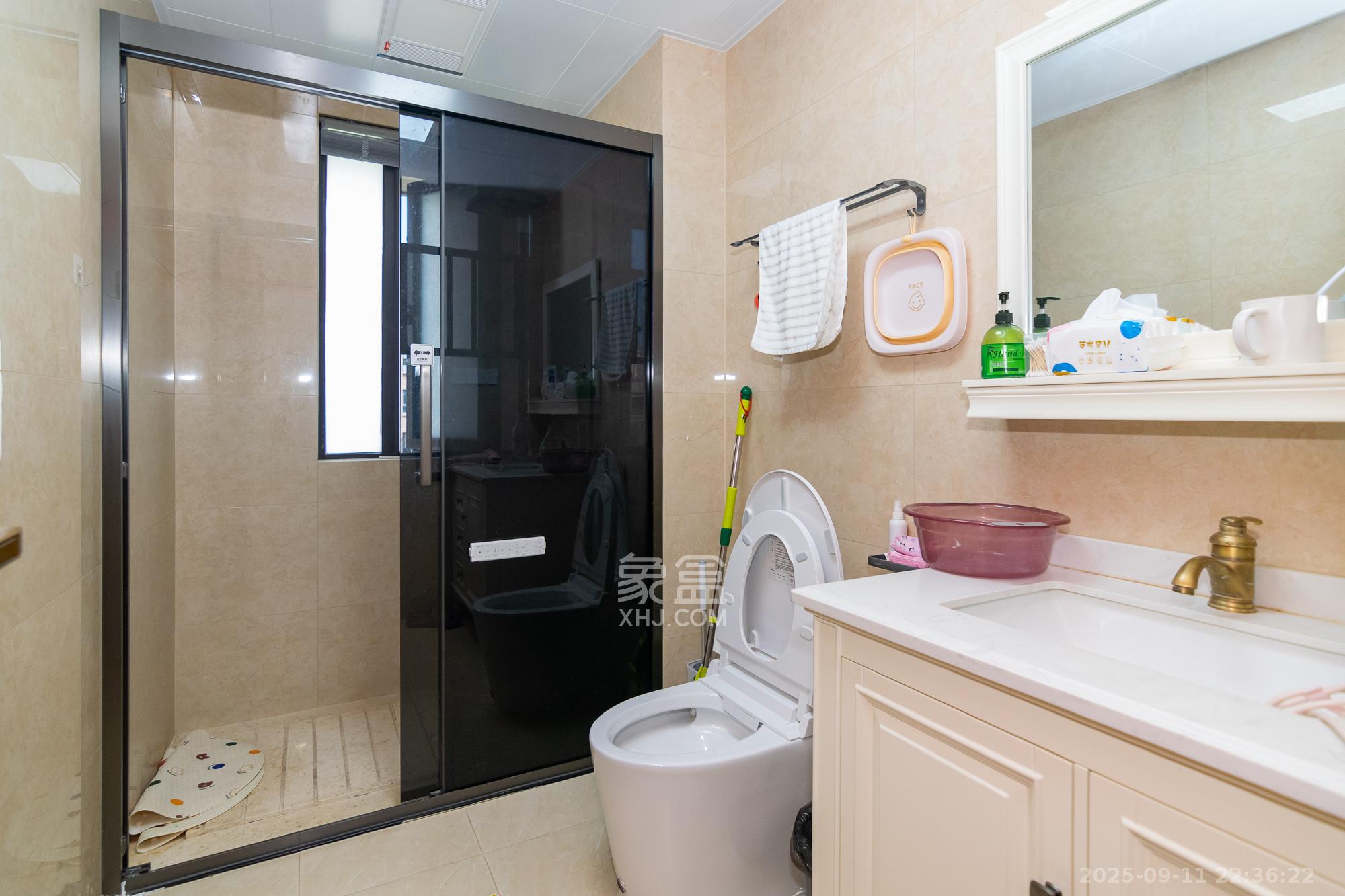 润和谷山郡(悦禧山庄水榭花都)  5室3厅2卫    145.0万 润和谷山郡(悦禧山庄水榭花都)  5室3厅2卫    145.0万卫生间