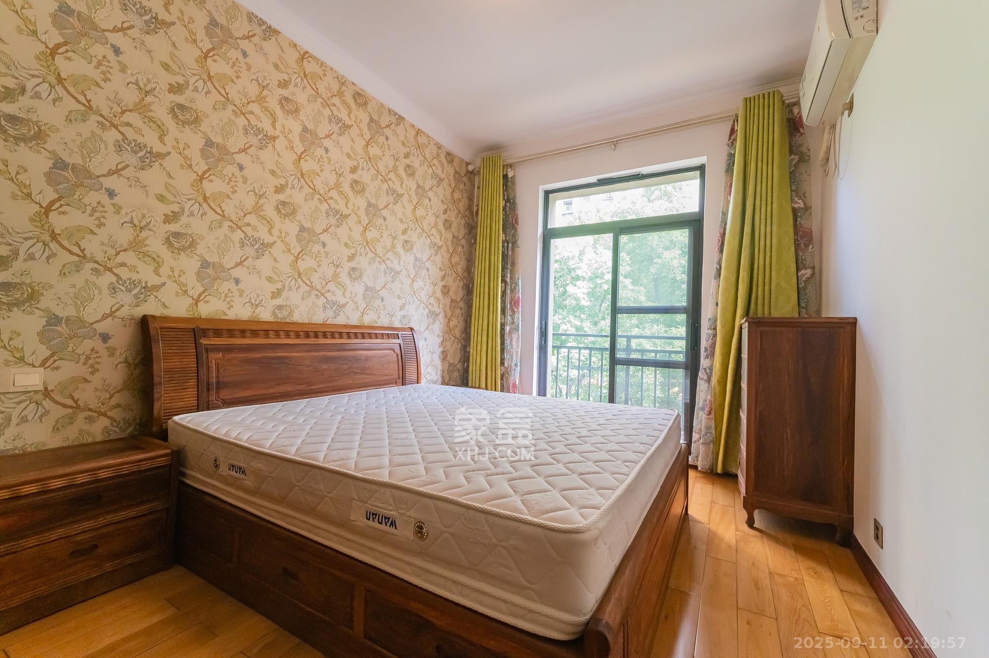 星湖湾一期洋房  1室2厅2卫    165.0万 星湖湾一期洋房  1室2厅2卫    165.0万卧室