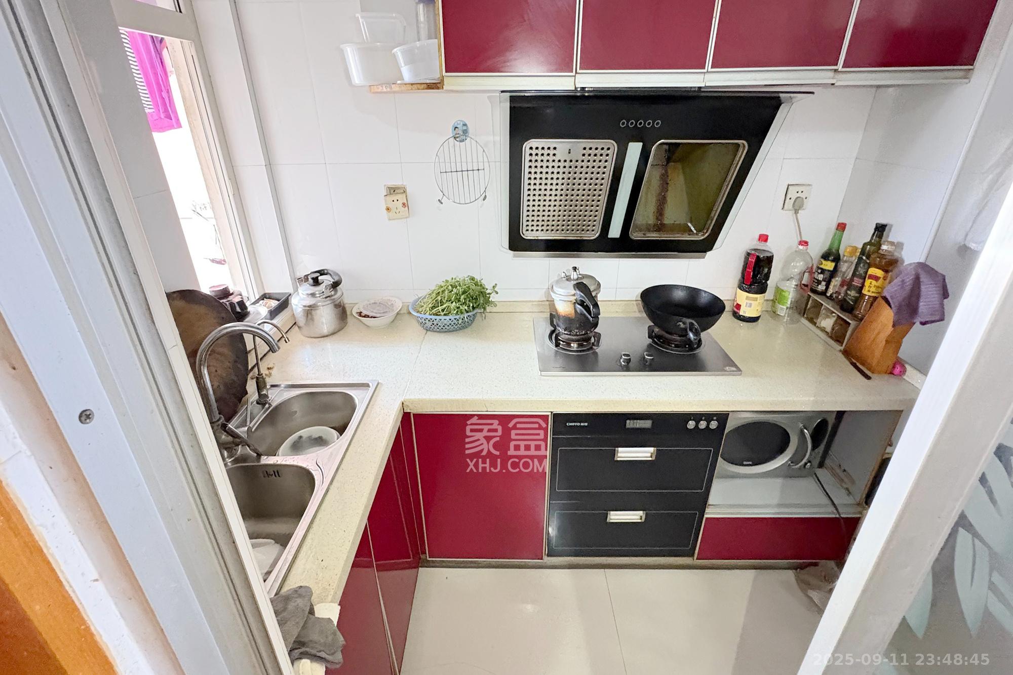 星典时代  3室2厅2卫    87.8万厨房