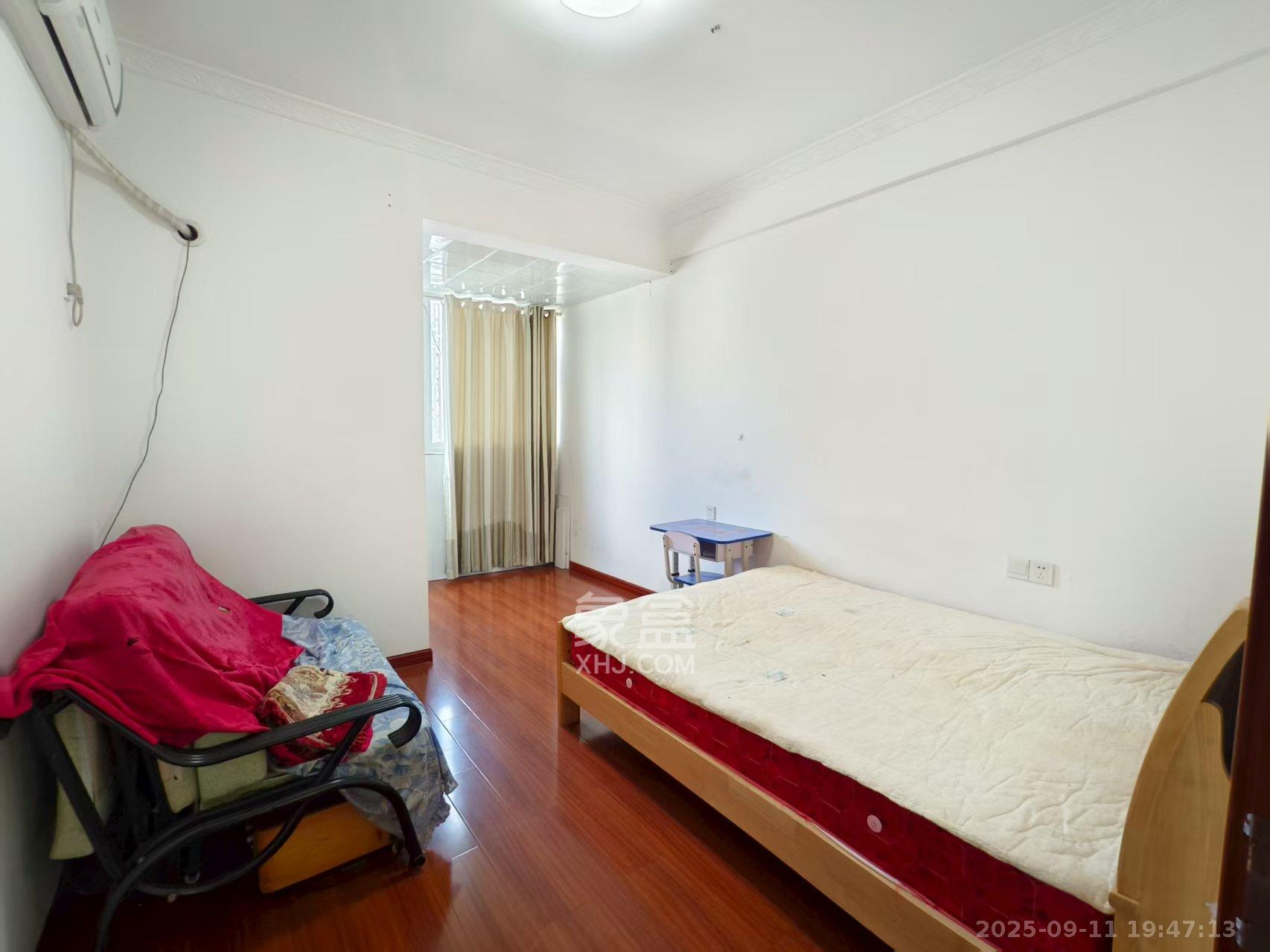 星邮公寓 3室2厅2卫 2300.0元/月 星邮公寓 3室2厅2卫 2300.0元/月室内图