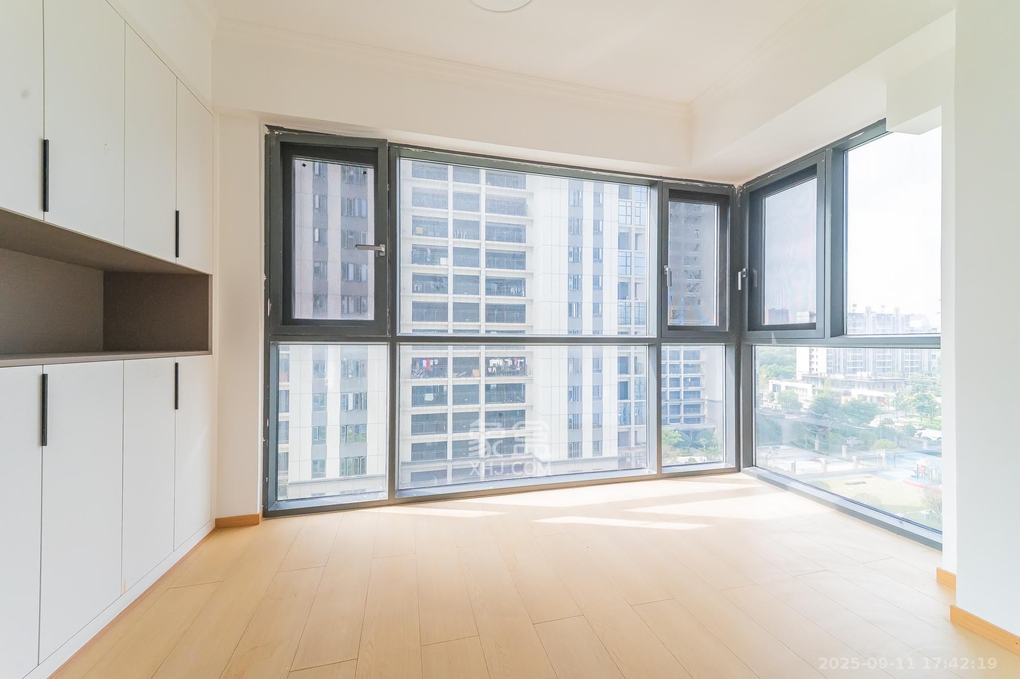 金辉优步星樾  3室2厅2卫    95.0万 金辉优步星樾  3室2厅2卫    95.0万阳台