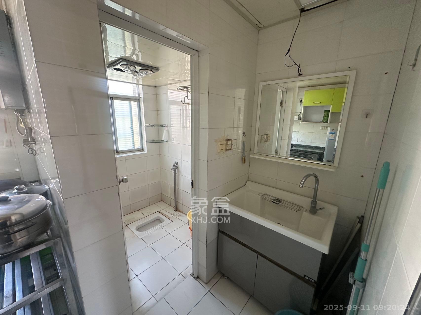 新星小区 3室2厅2卫 1800.0元/月 新星小区 3室2厅2卫 1800.0元/月室内图