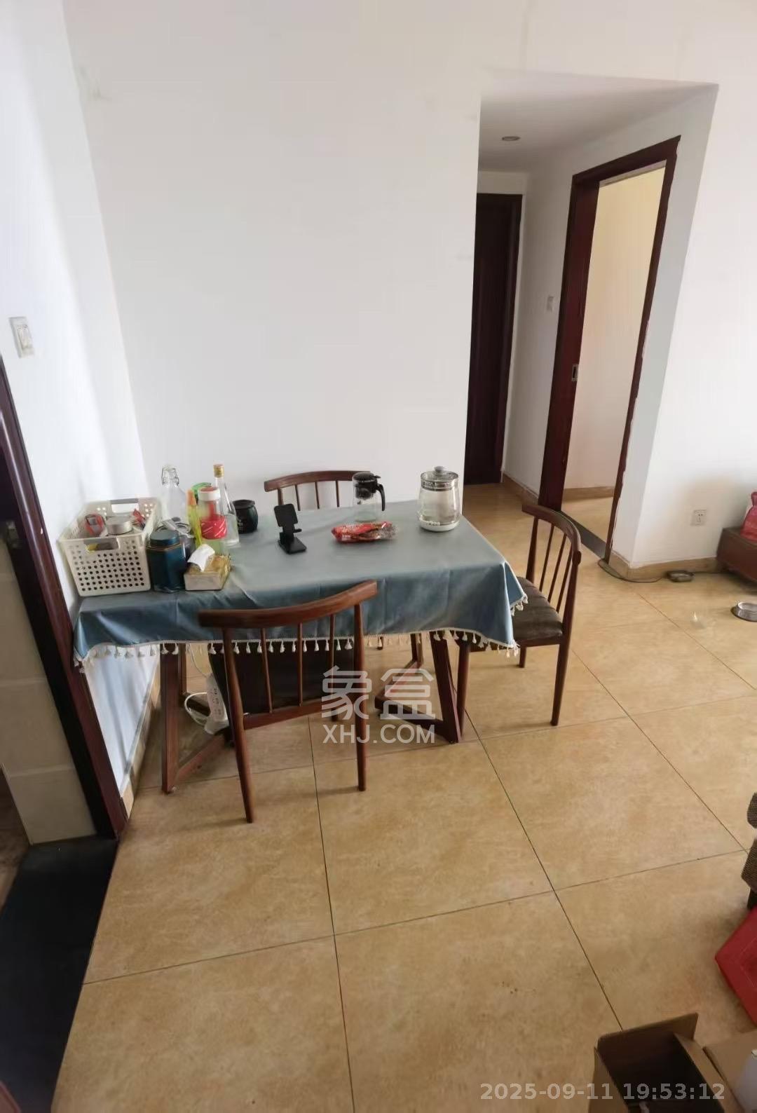 福嘉园 3室2厅2卫 2700.0元/月 福嘉园 3室2厅2卫 2700.0元/月室内图