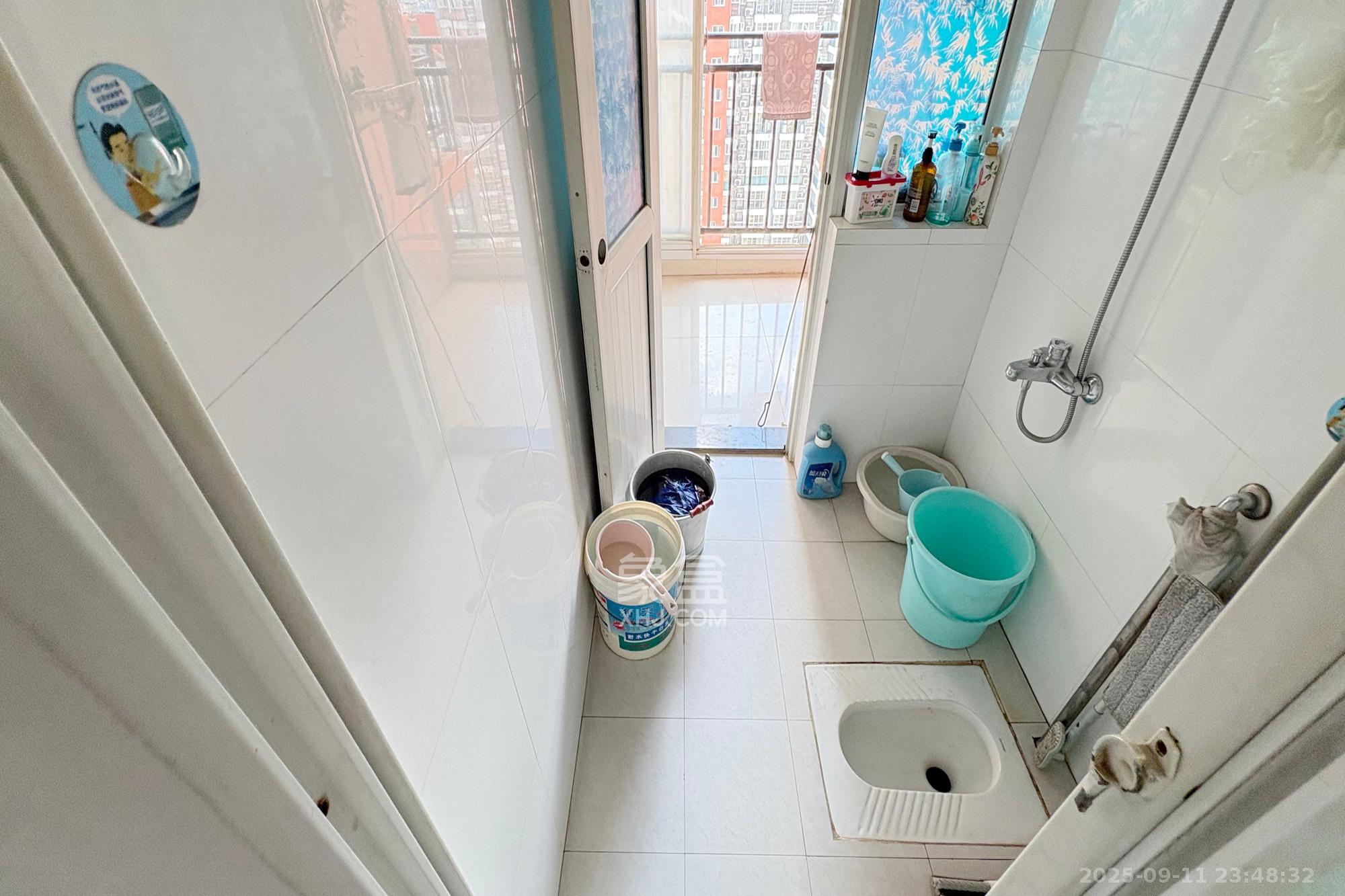 星典时代  3室2厅2卫    87.8万卫生间