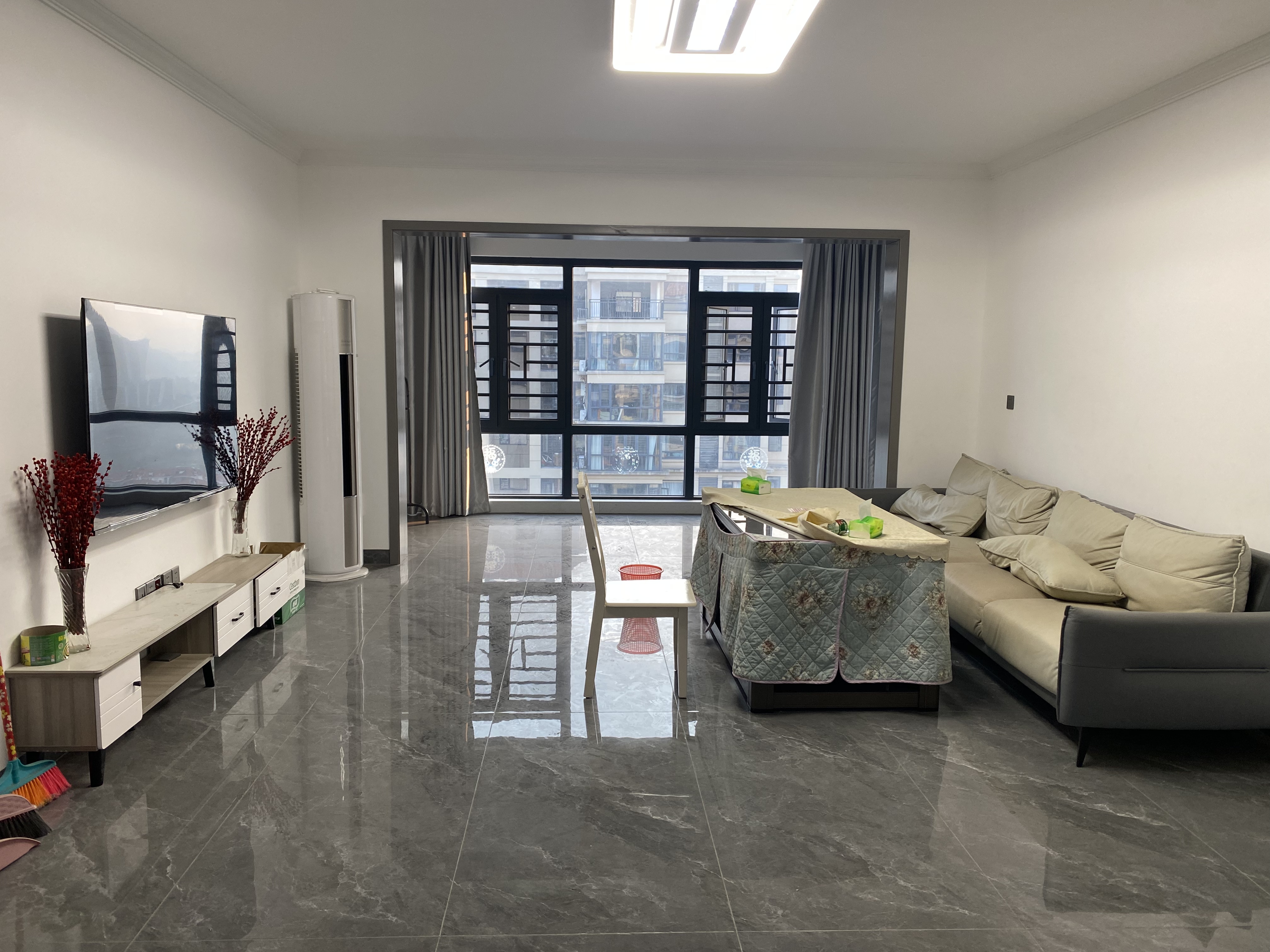 五江碧桂园城市广场  4室2厅2卫    2300.0元/月 五江碧桂园城市广场  4室2厅2卫    2300.0元/月室内图