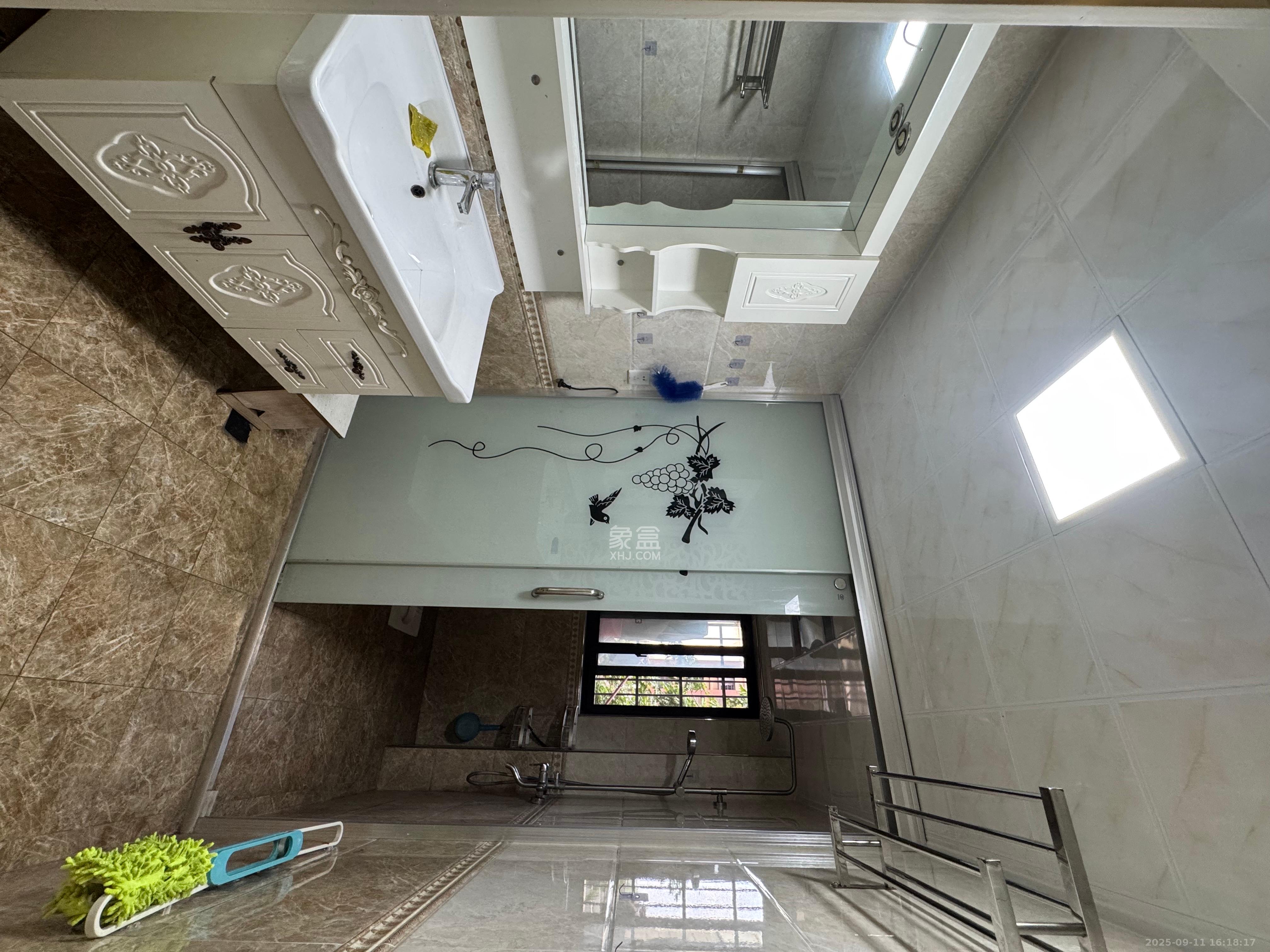 新城国际花都  3室2厅1卫    2100.0元/月室内图