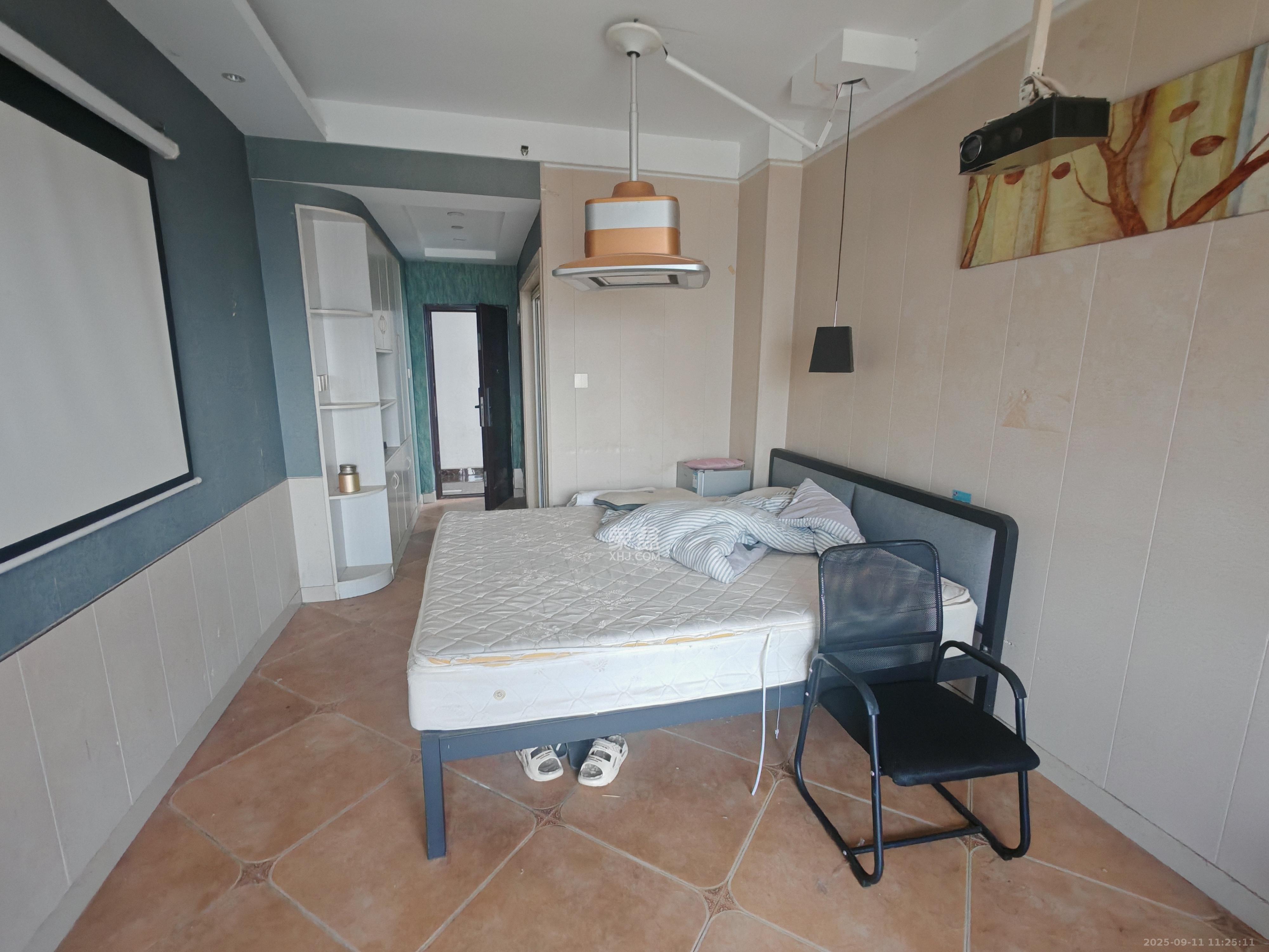 绿地中央广场 1室1厅1卫 1600.0元/月 绿地中央广场 1室1厅1卫 1600.0元/月室内图