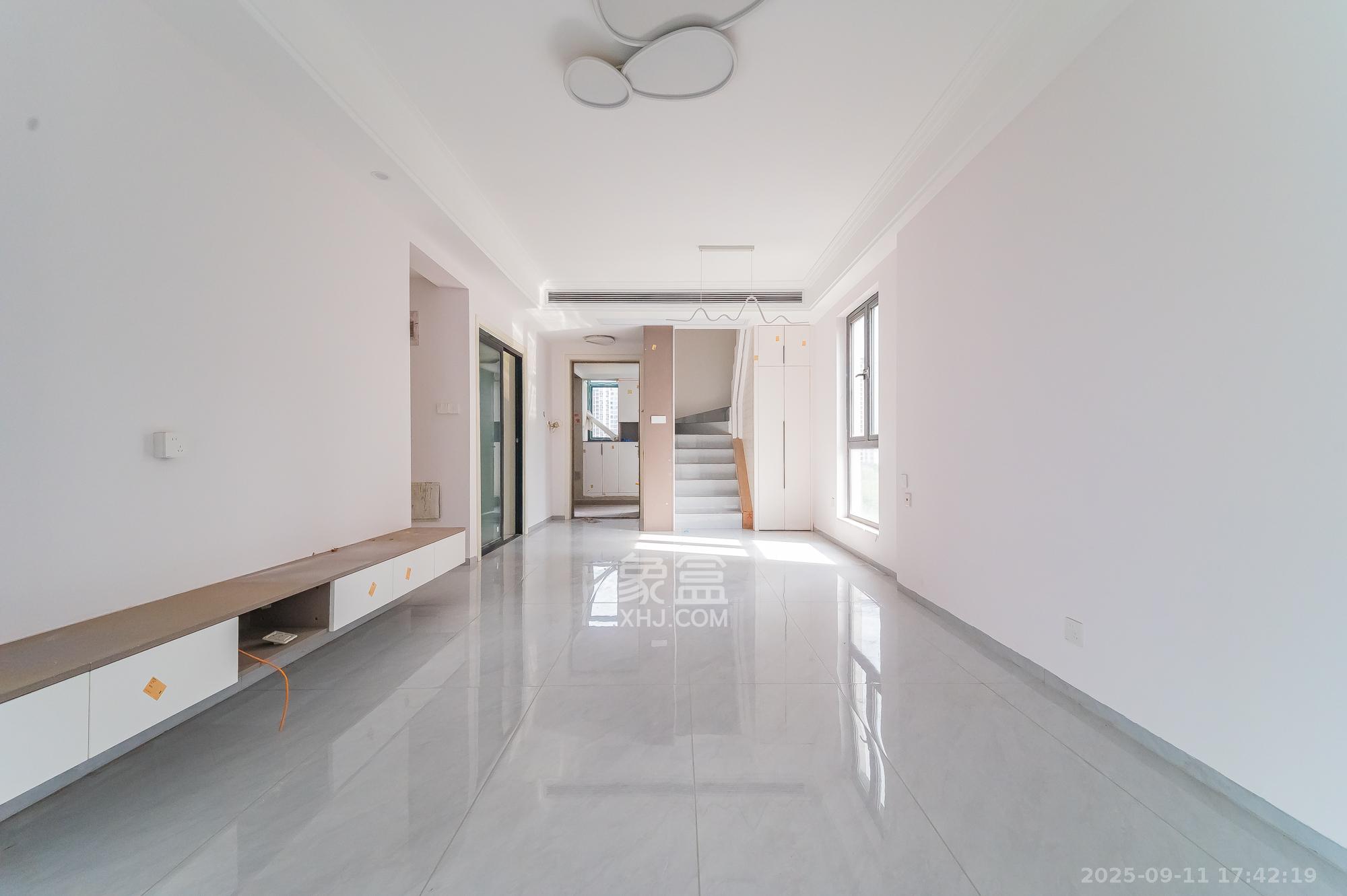 金辉优步星樾  3室2厅2卫    95.0万 金辉优步星樾  3室2厅2卫    95.0万客厅