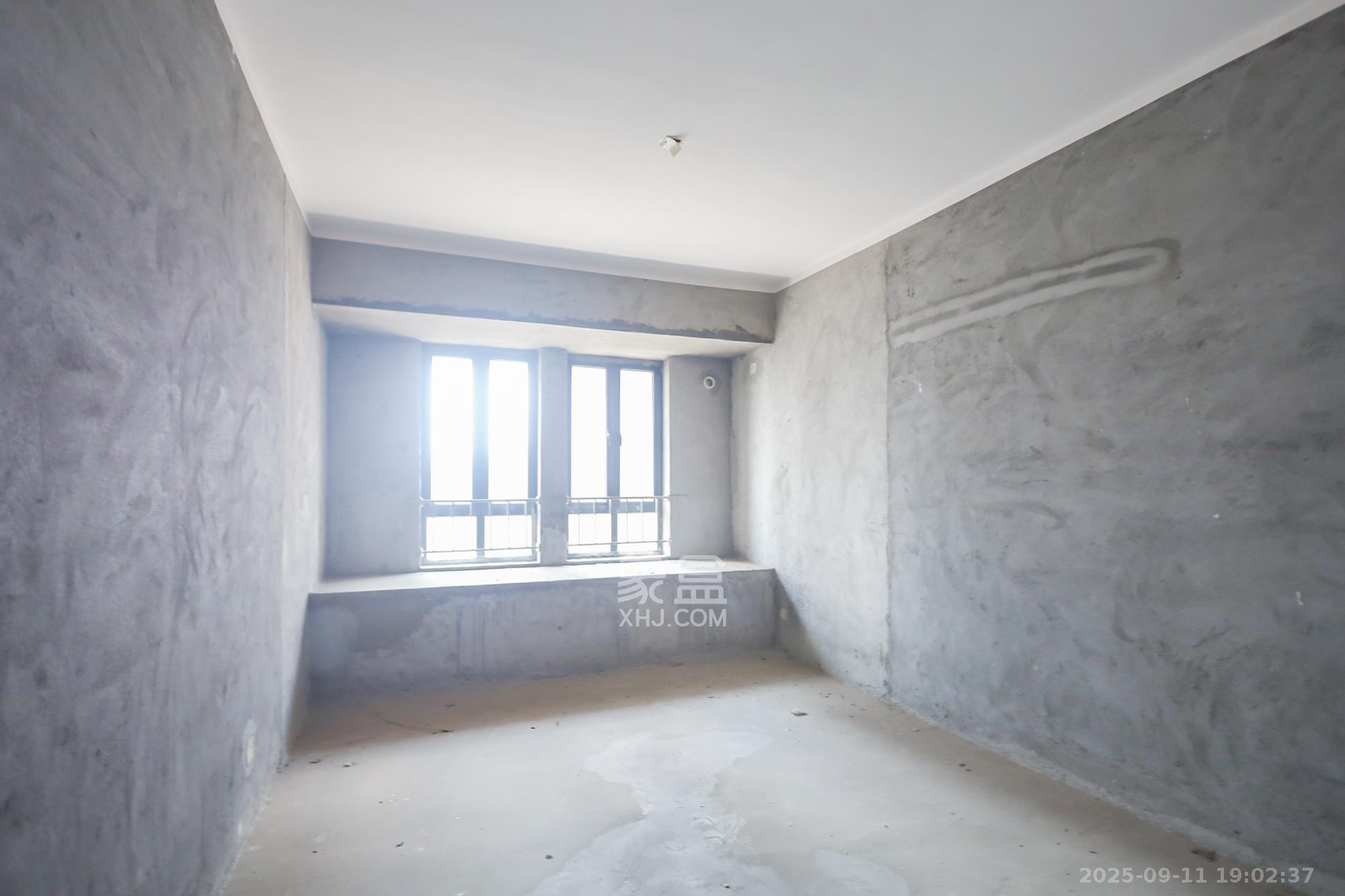 山水誉峰  4室2厅2卫    180.0万 山水誉峰  4室2厅2卫    180.0万卧室