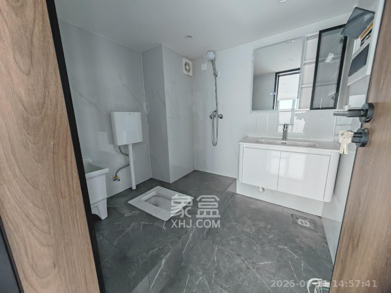 京武浪琴山三期（京武中心）  1室2厅2卫    7800.0元/月室内图