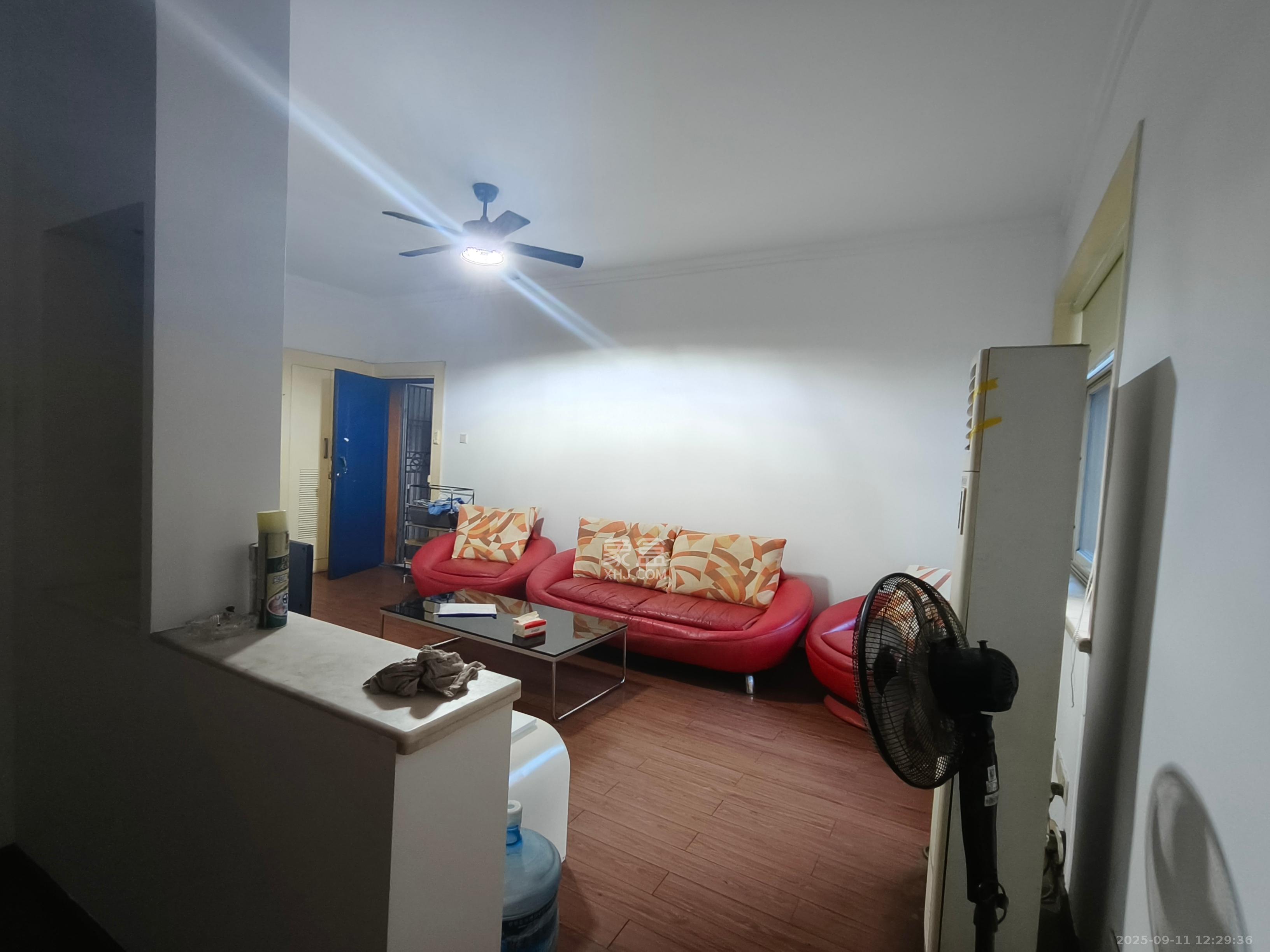 警校新村  3室2厅1卫    2000.0元/月室内图