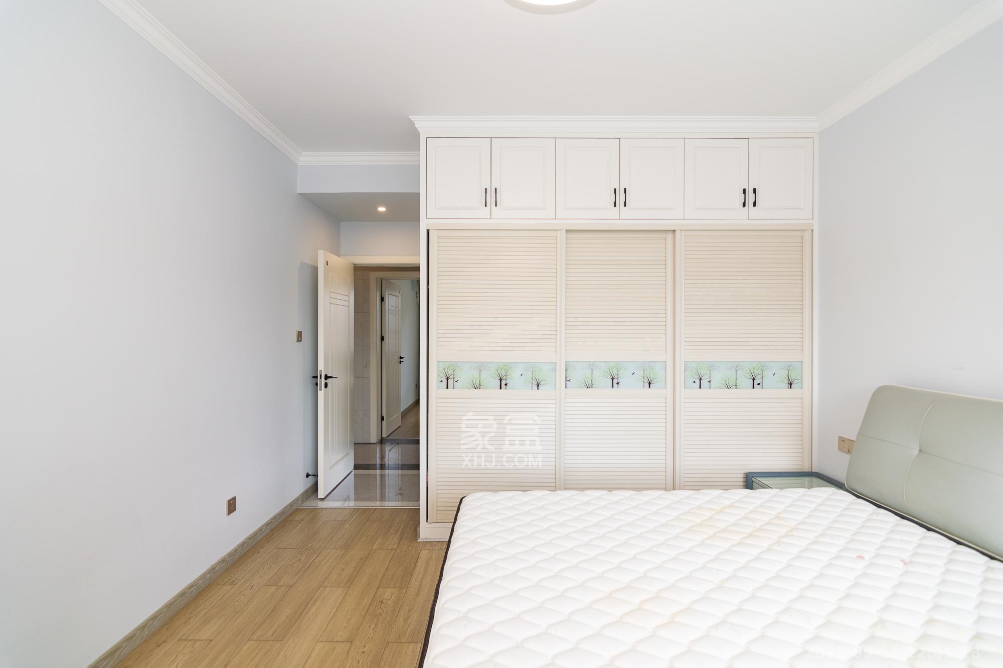 润和美郡(润和紫郡五期) 5室2厅2卫 129.8万 润和美郡(润和紫郡五期) 5室2厅2卫 129.8万卧室