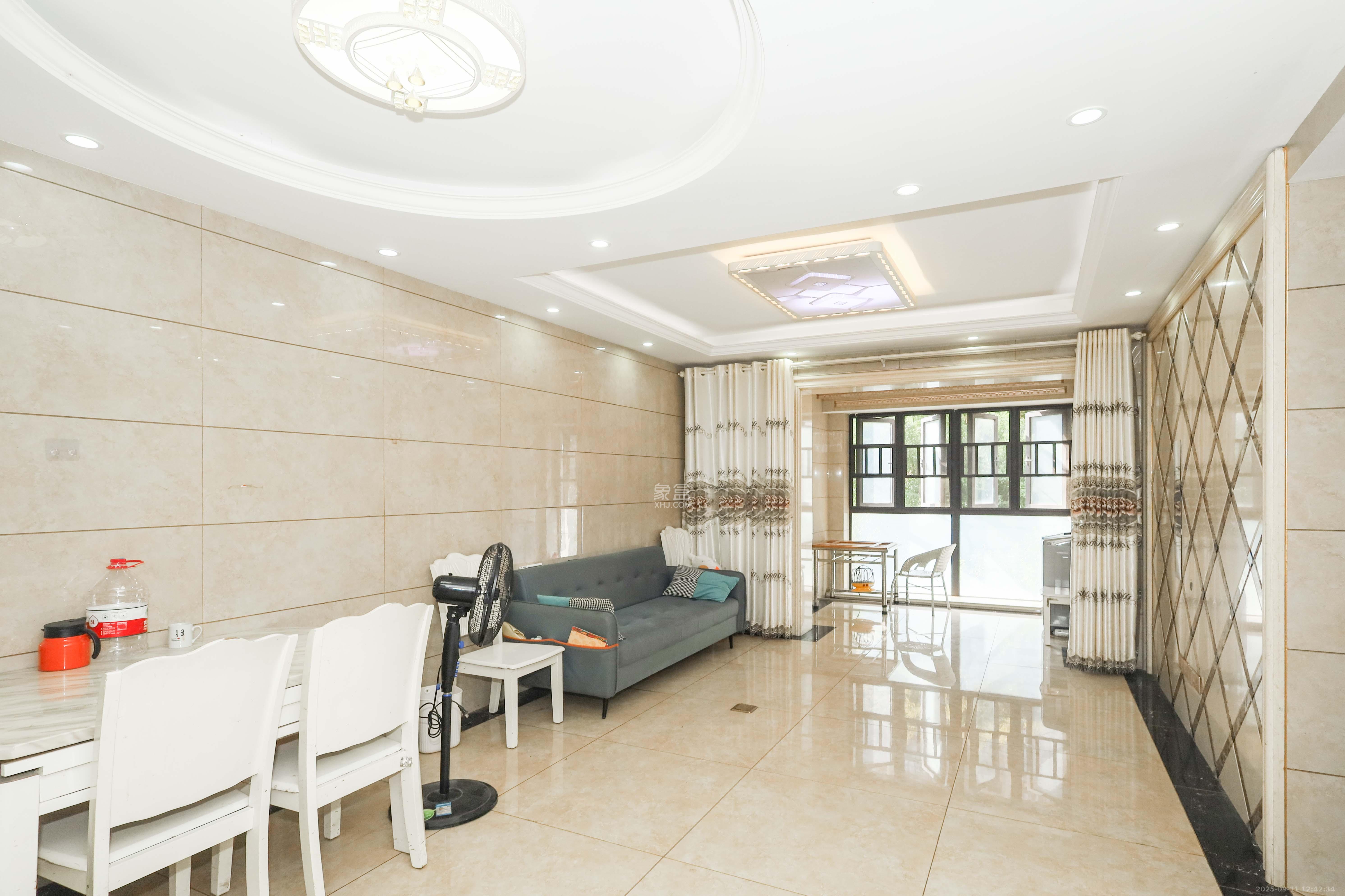 惠天然梅岭国际 3室2厅1卫 125.8万 惠天然梅岭国际 3室2厅1卫 125.8万客厅