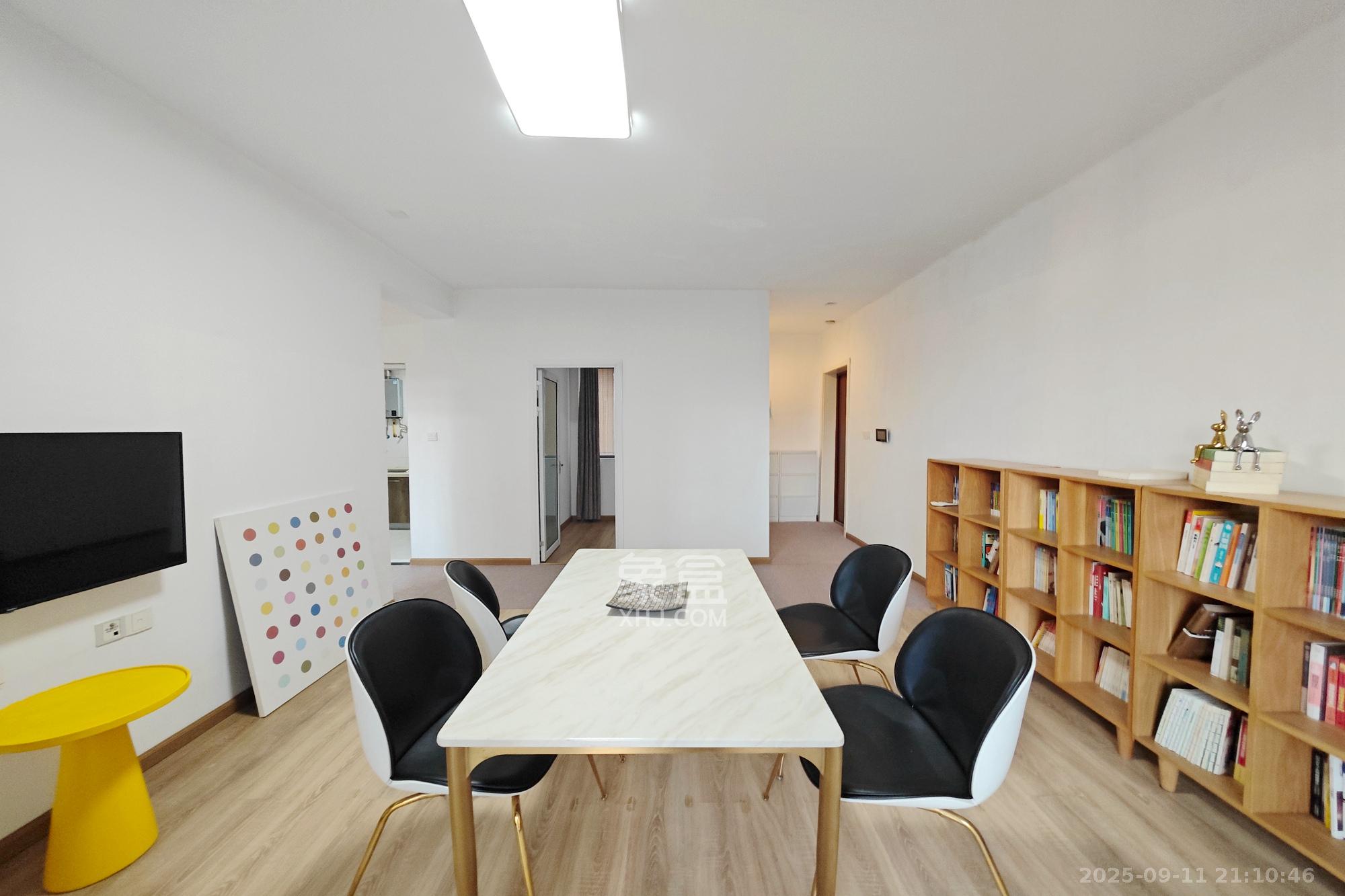 万博汇 3室2厅1卫 160.0万 万博汇 3室2厅1卫 160.0万客厅