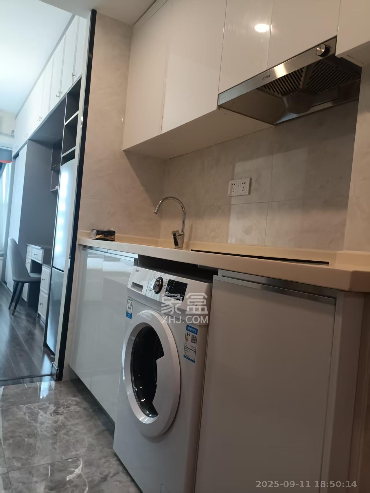 卓越浅水湾  1室1厅1卫    1600.0元/月室内图