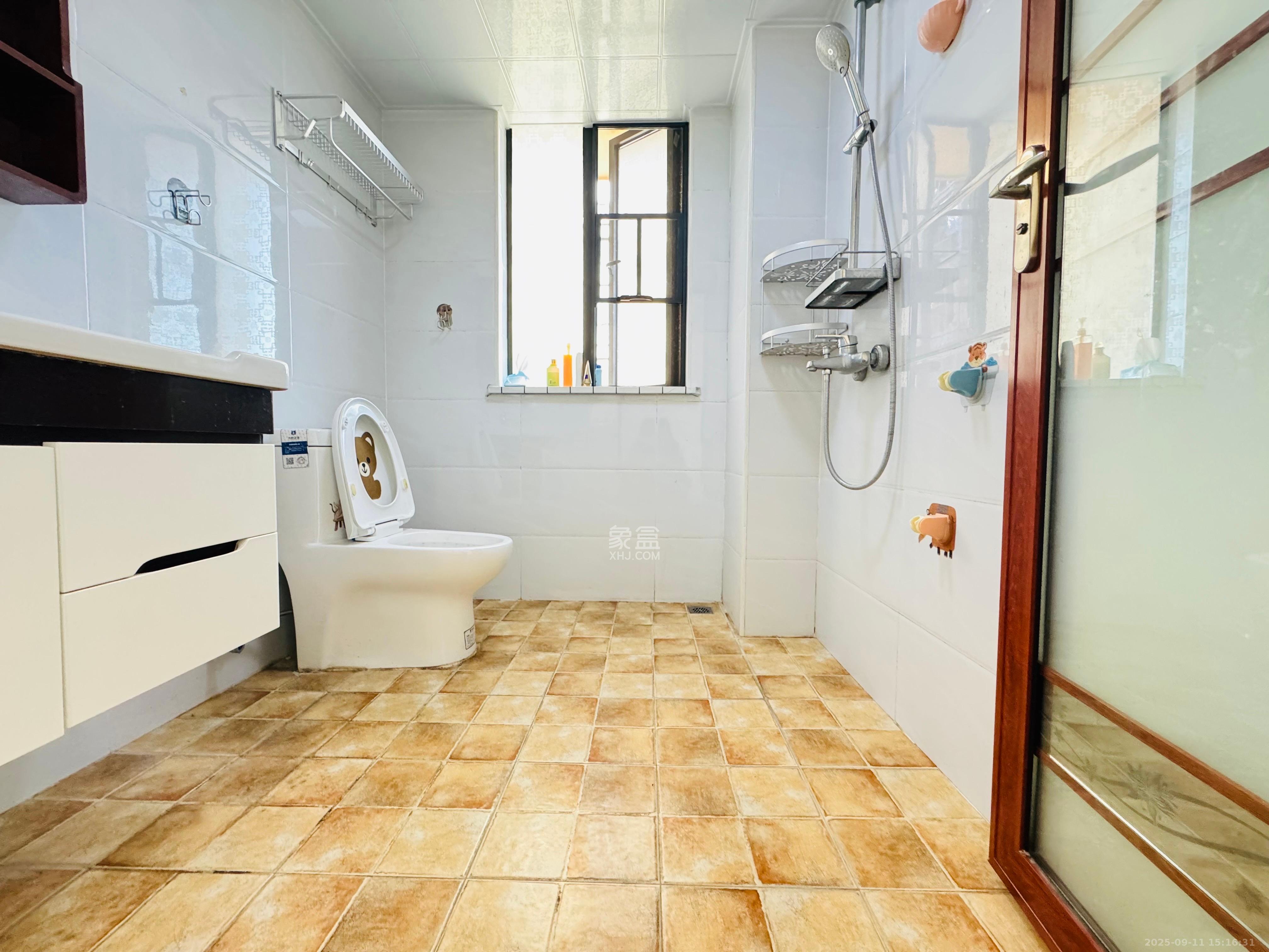 振业城二期 3室2厅2卫 3200.0元/月 振业城二期 3室2厅2卫 3200.0元/月室内图