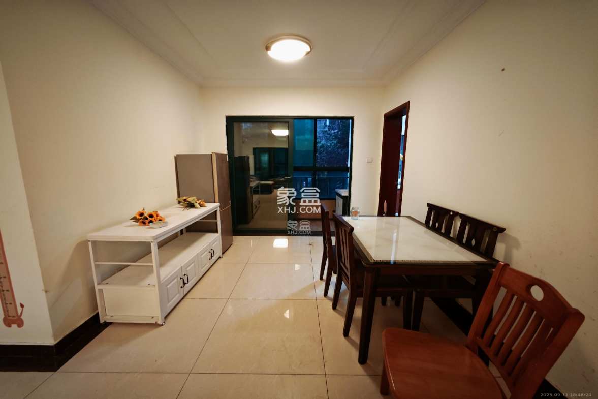 恒大华府  4室2厅1卫    3600.0元/月 恒大华府  4室2厅1卫    3600.0元/月室内图