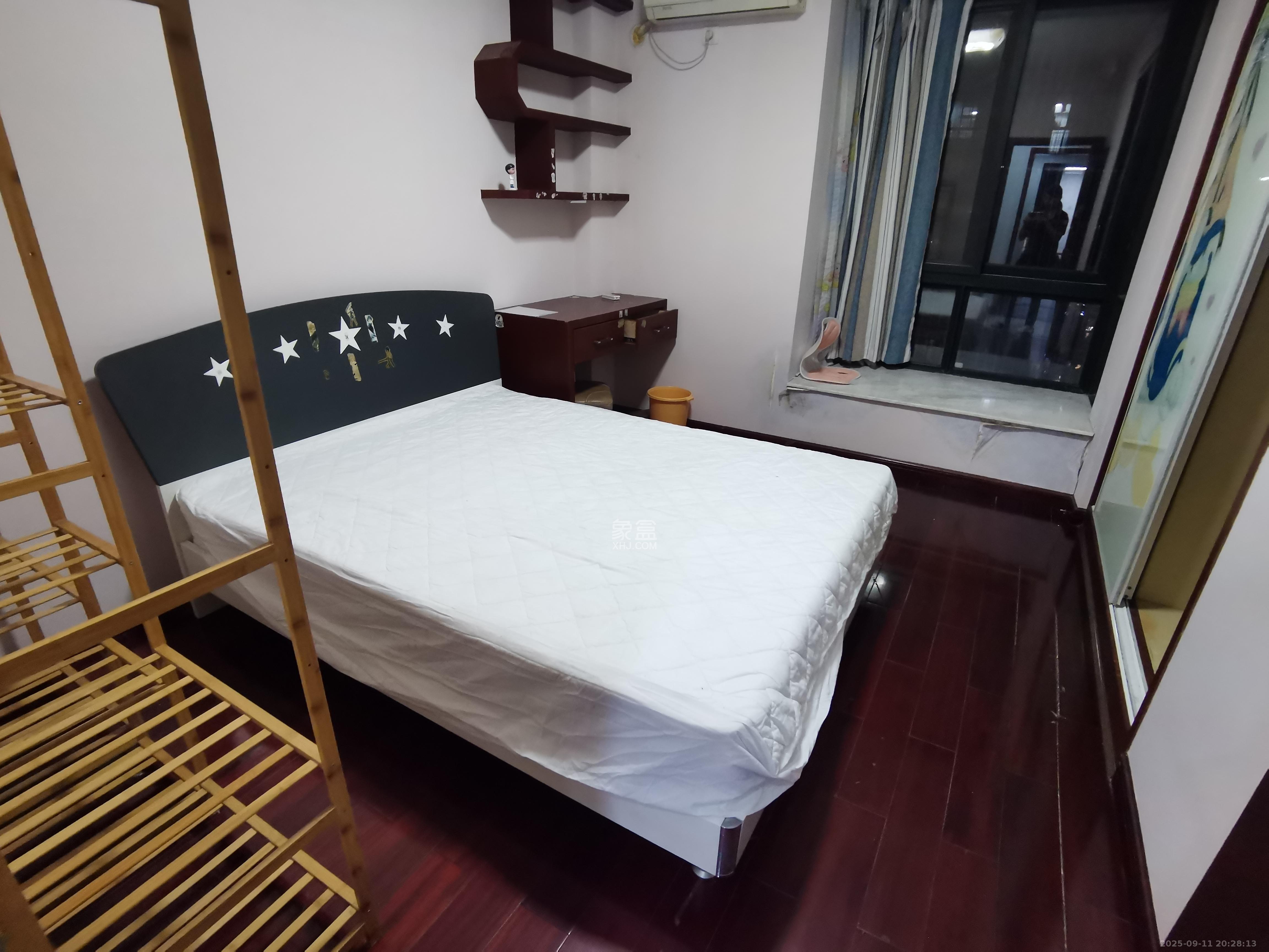 浏阳河畔家园  3室2厅1卫    2800.0元/月 浏阳河畔家园  3室2厅1卫    2800.0元/月室内图