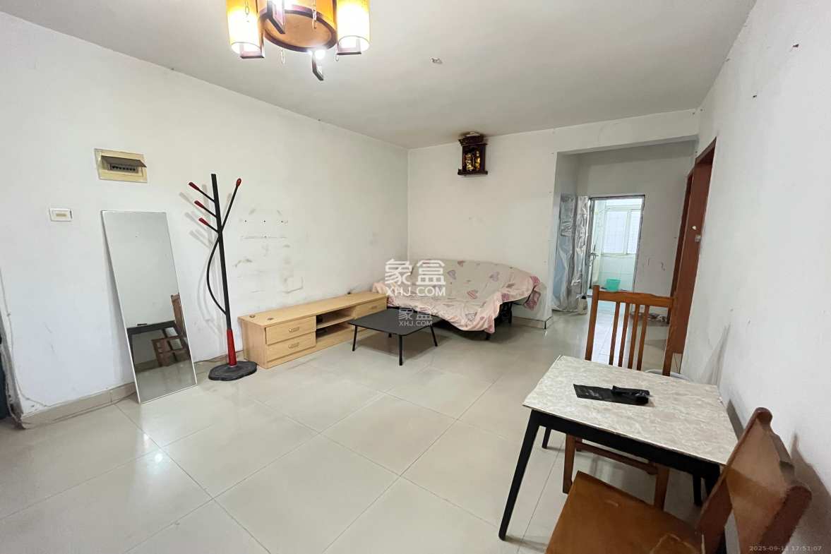 市直属机关宿舍 2室1厅1卫 1200.00元/月 市直属机关宿舍 2室1厅1卫 1200.00元/月室内图