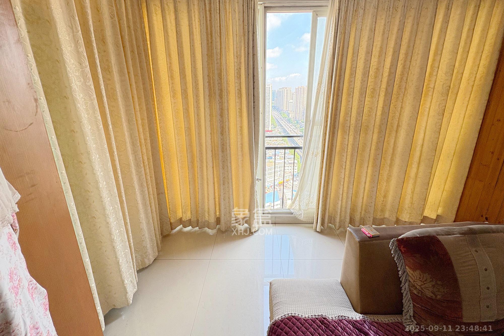 星典时代  3室2厅2卫    87.8万阳台