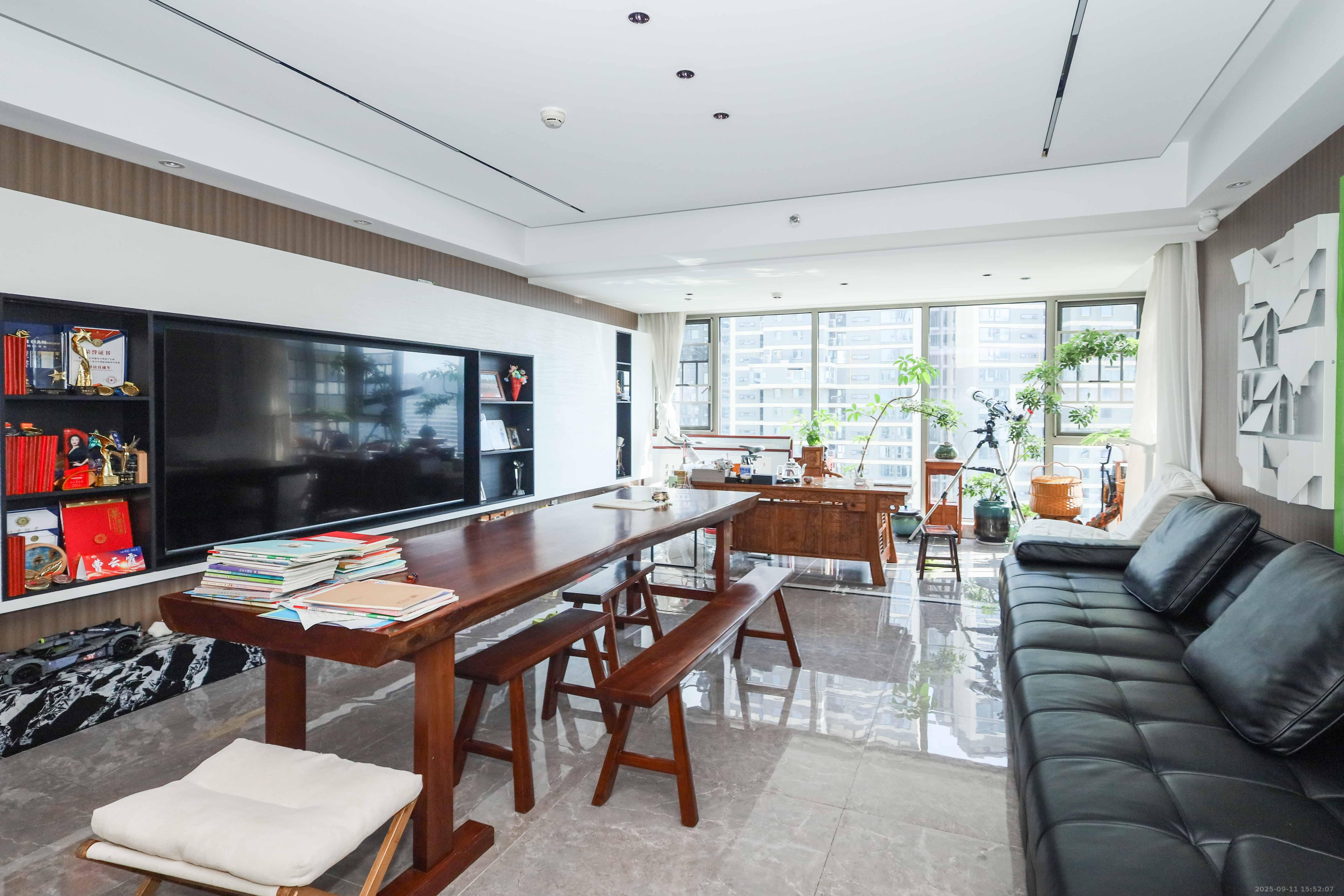 梅溪华府(新城金茂梦想华府) 4室2厅2卫 318.0万 梅溪华府(新城金茂梦想华府) 4室2厅2卫 318.0万客厅