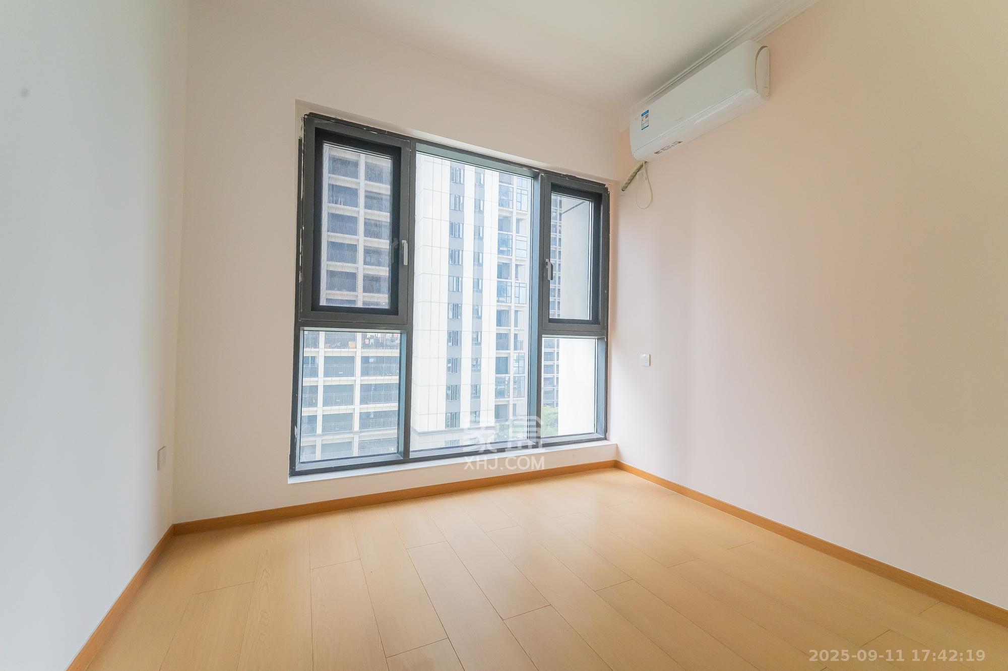 金辉优步星樾  3室2厅2卫    95.0万 金辉优步星樾  3室2厅2卫    95.0万卧室