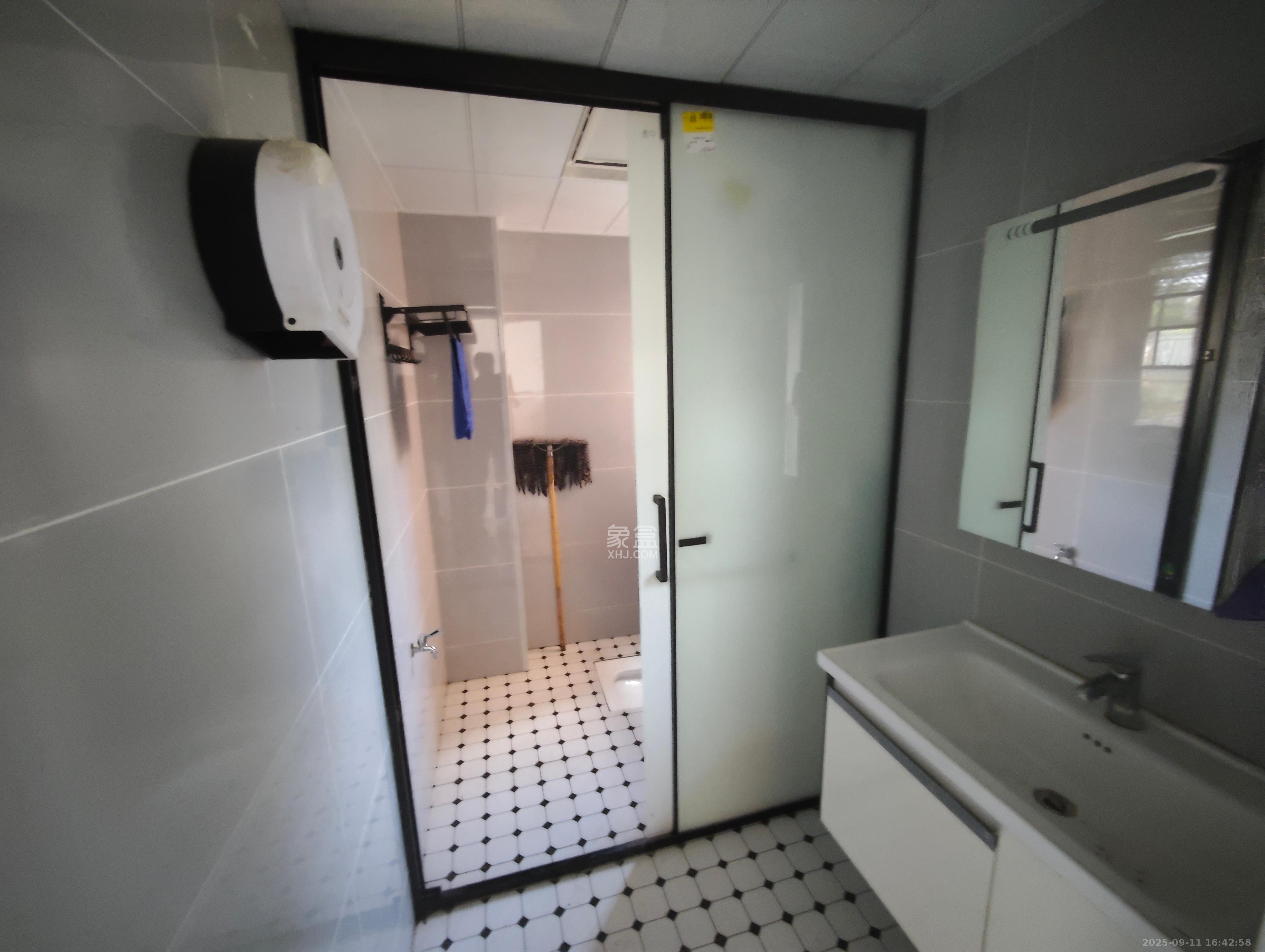 天悦和苑二期 3室2厅2卫 2100.0元/月 天悦和苑二期 3室2厅2卫 2100.0元/月室内图