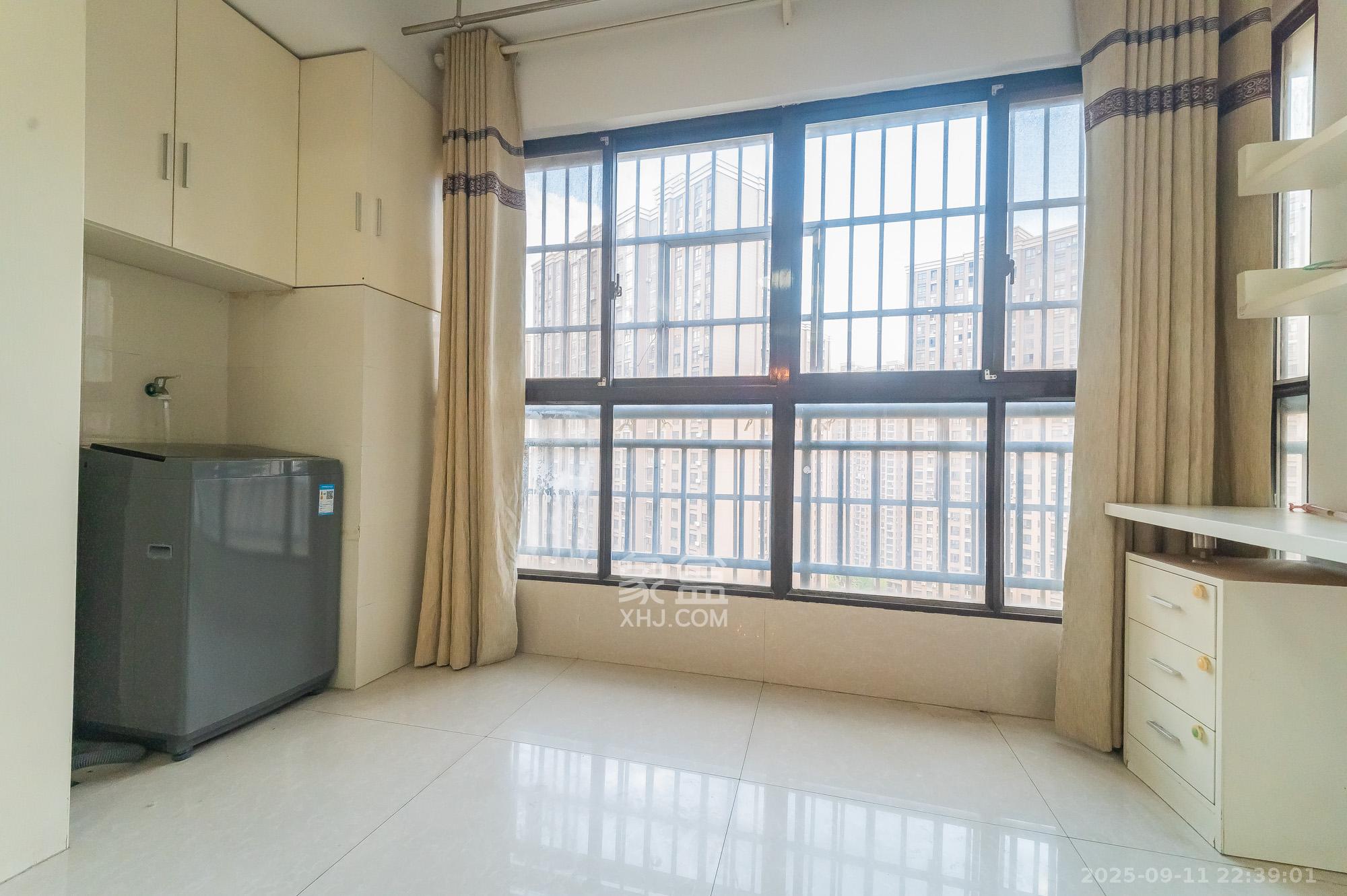 东方航标 2室2厅1卫 58.0万 东方航标 2室2厅1卫 58.0万阳台