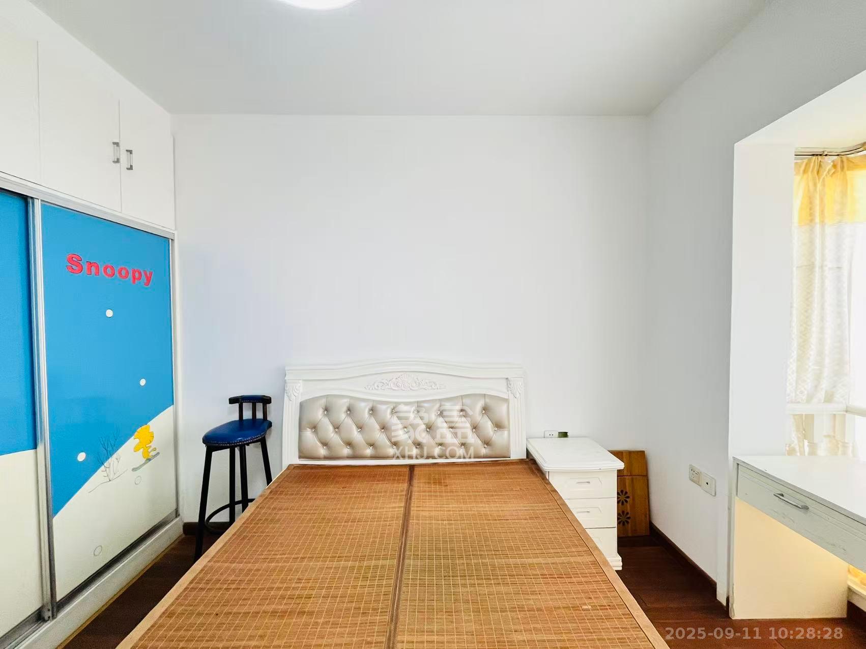 君临青园花都  4室2厅2卫    3400.0元/月室内图