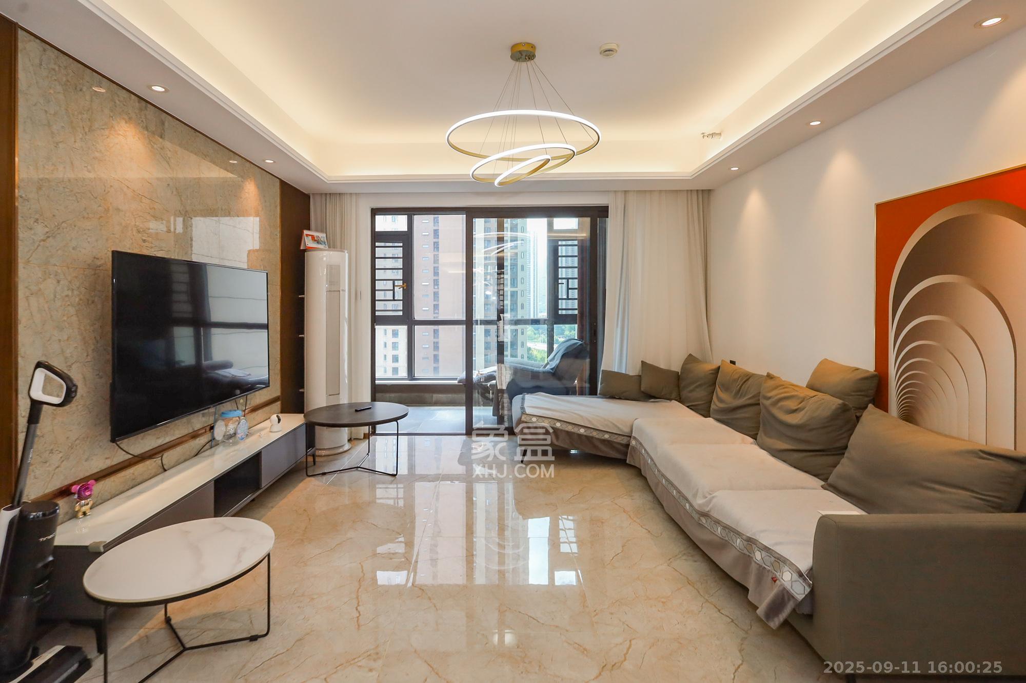 万科里金域滨江  4室2厅2卫    268.0万客厅