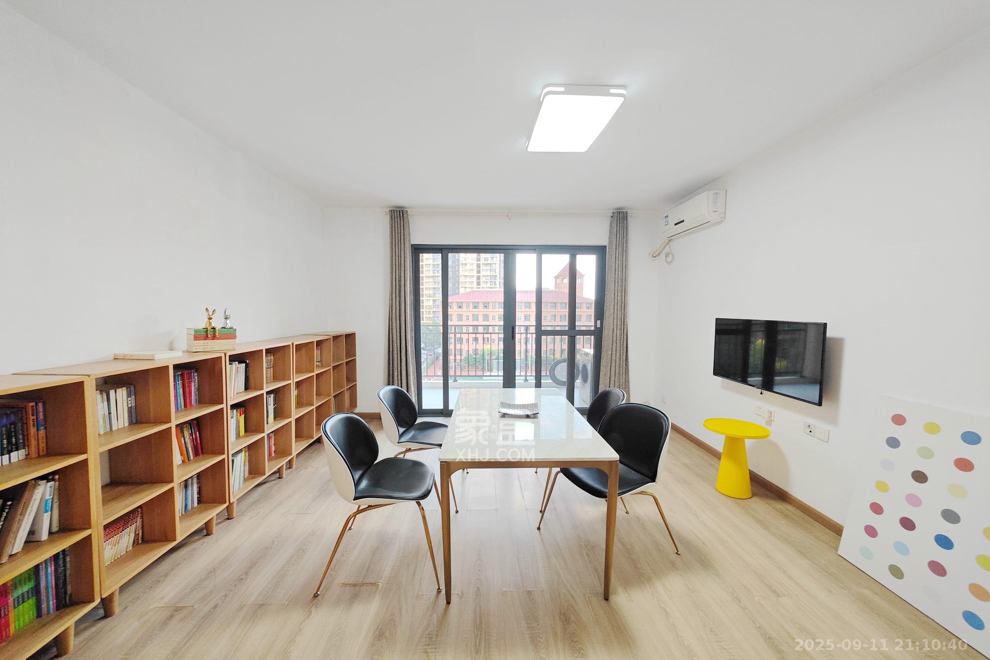 万博汇 3室2厅1卫 160.0万 万博汇 3室2厅1卫 160.0万客厅