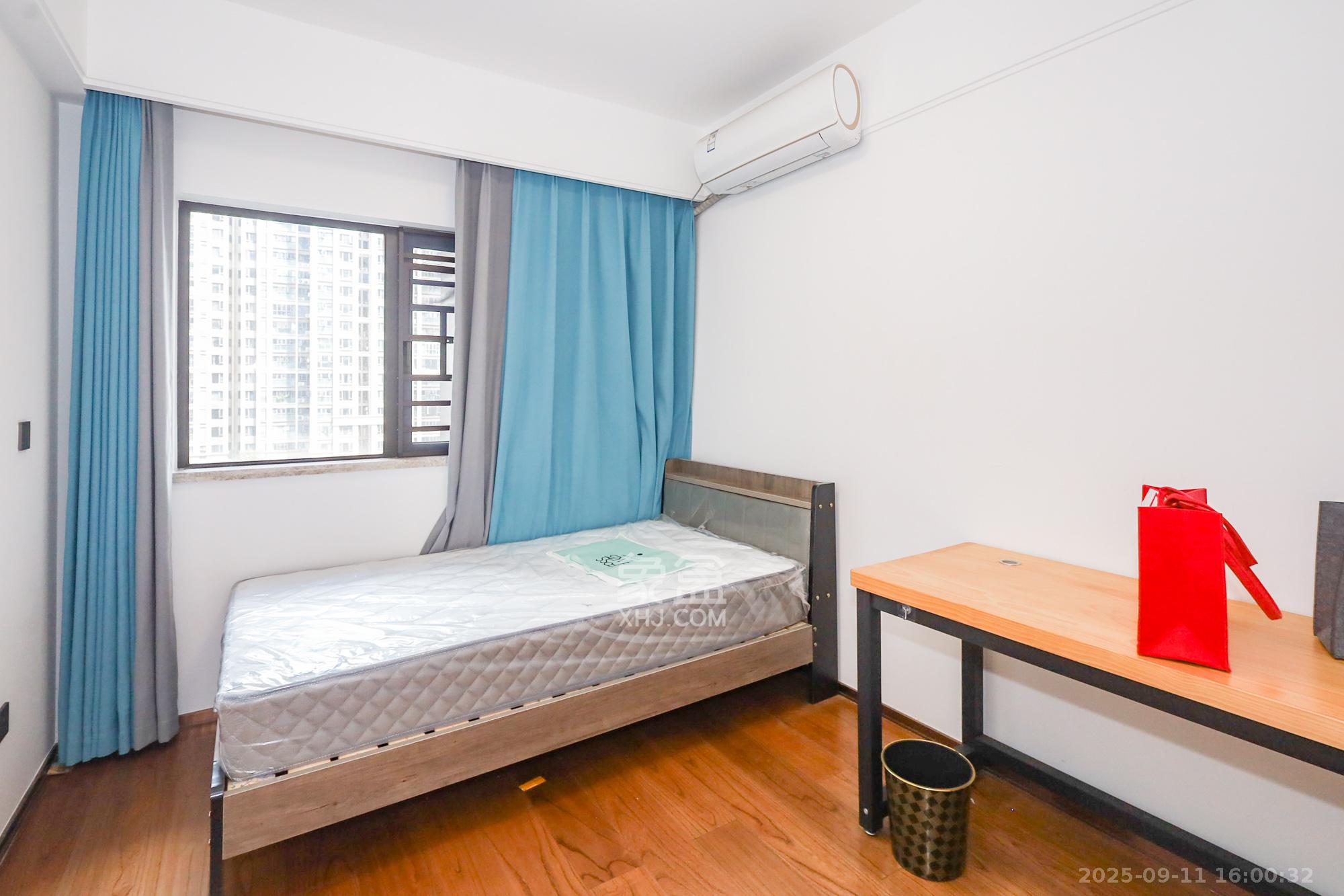 万科里金域滨江  4室2厅2卫    268.0万卧室