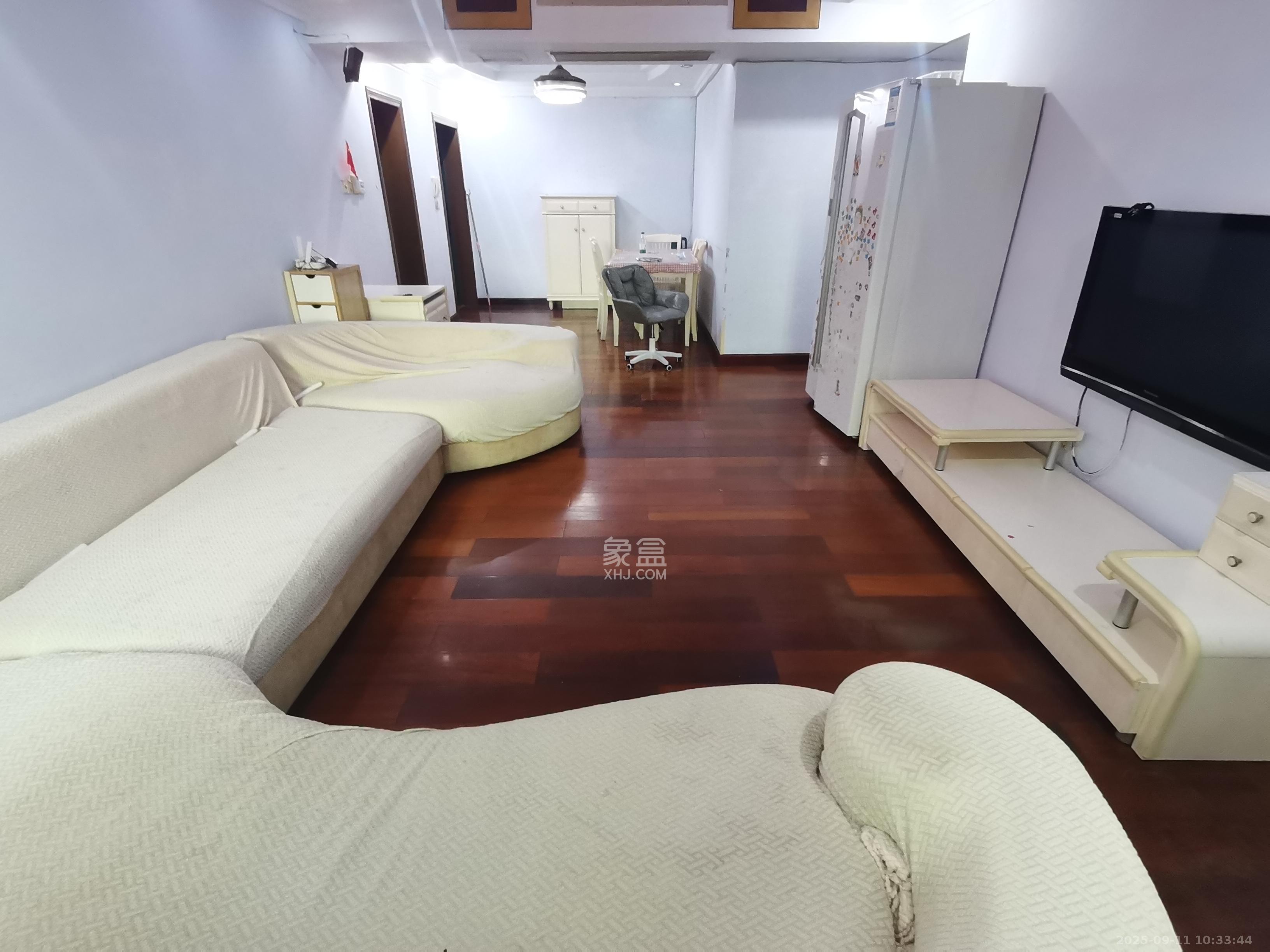 阳明山庄  3室2厅1卫   2300.00元/月室内图