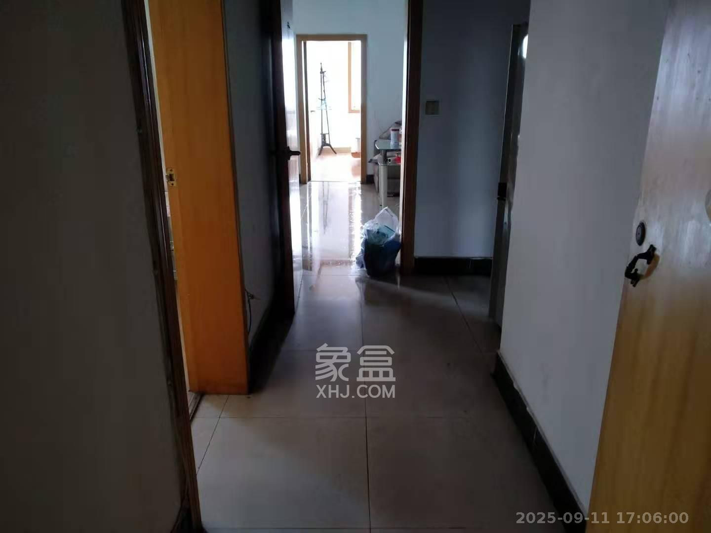 上民航宿舍 3室2厅1卫 2200.0元/月 上民航宿舍 3室2厅1卫 2200.0元/月室内图