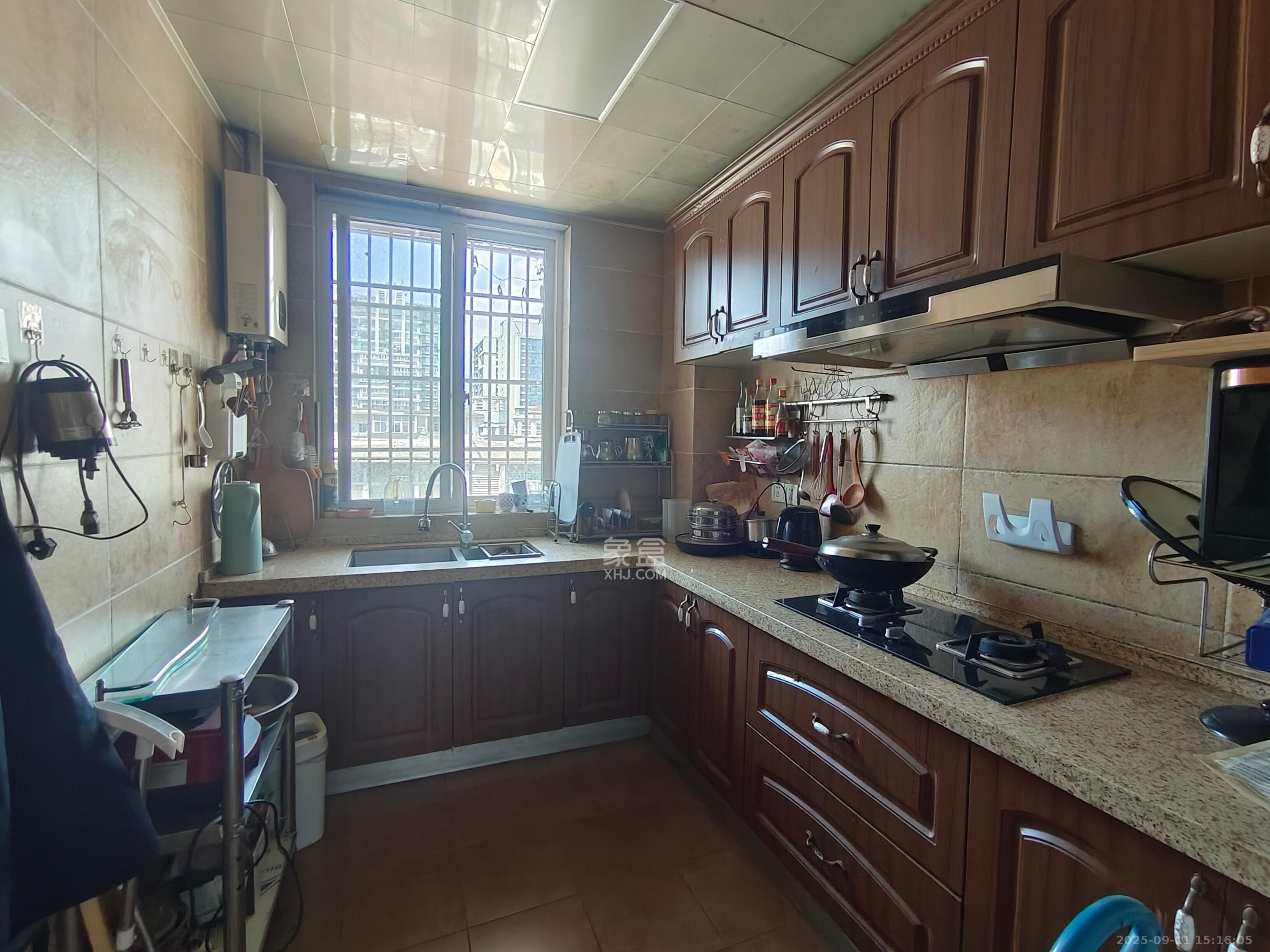 申奥美域  3室2厅2卫    2400.0元/月室内图