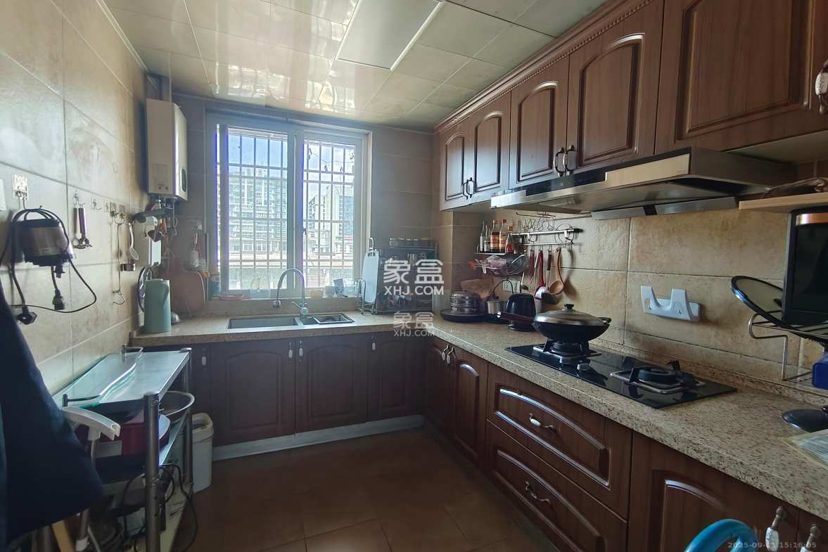 申奥美域 3室2厅2卫 2400.0元/月 申奥美域 3室2厅2卫 2400.0元/月室内图