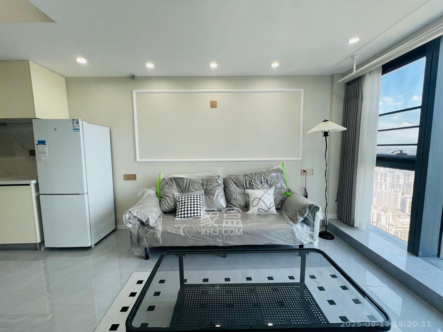 卓越中寰 2室1厅1卫 2400.0元/月 卓越中寰 2室1厅1卫 2400.0元/月室内图