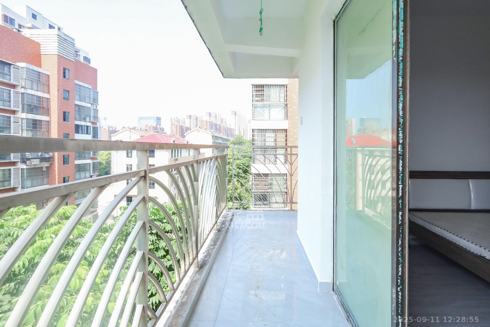 丽都桃源(金峰北院二期)  3室2厅2卫    2200.0元/月 丽都桃源(金峰北院二期)  3室2厅2卫    2200.0元/月室内图