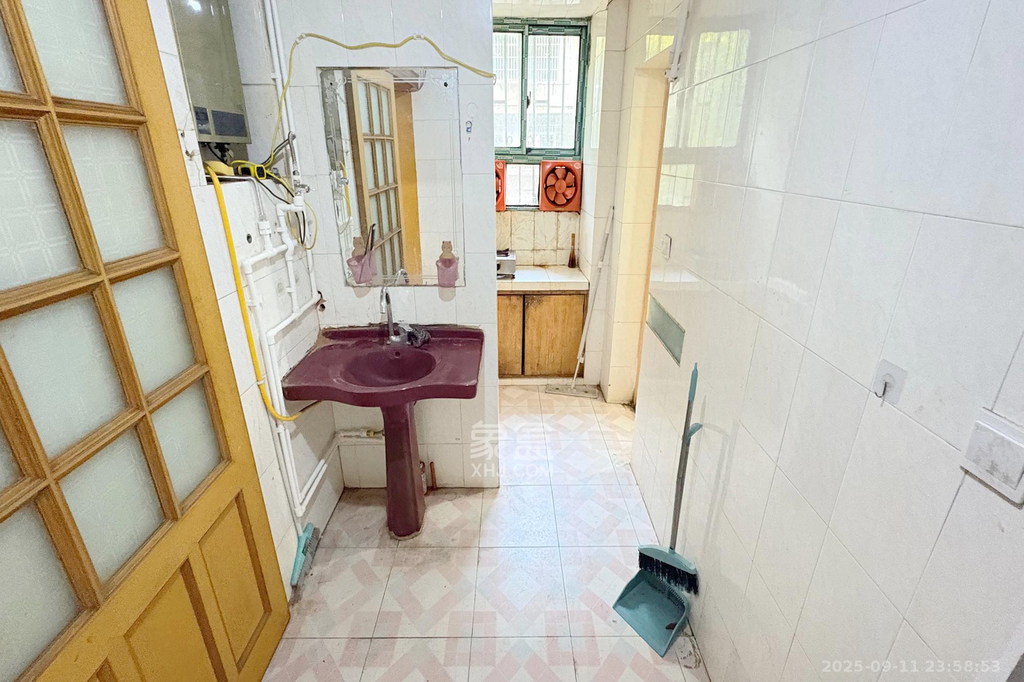 人民新村  1室1厅1卫    25.8万厨房