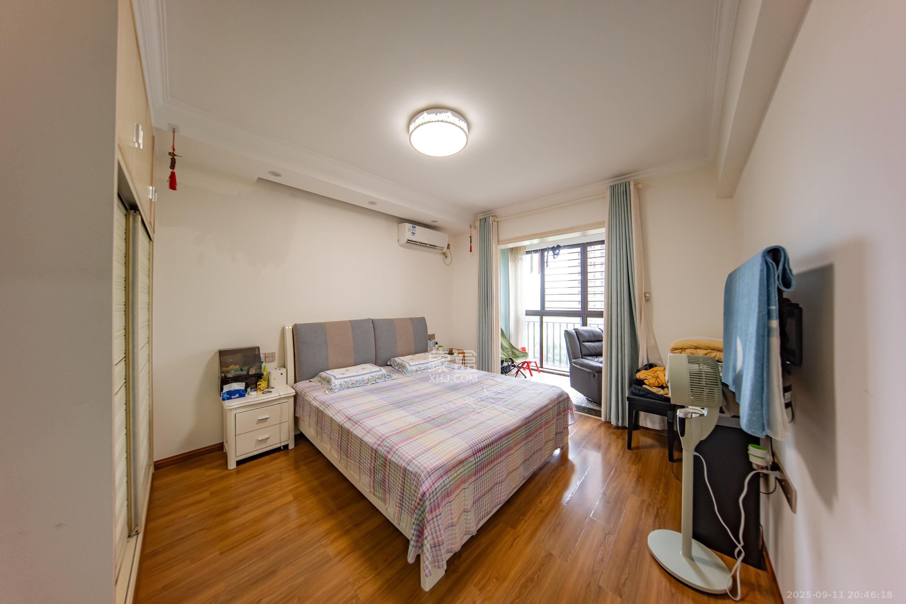 华润橡树湾  3室2厅2卫    85.0万卧室