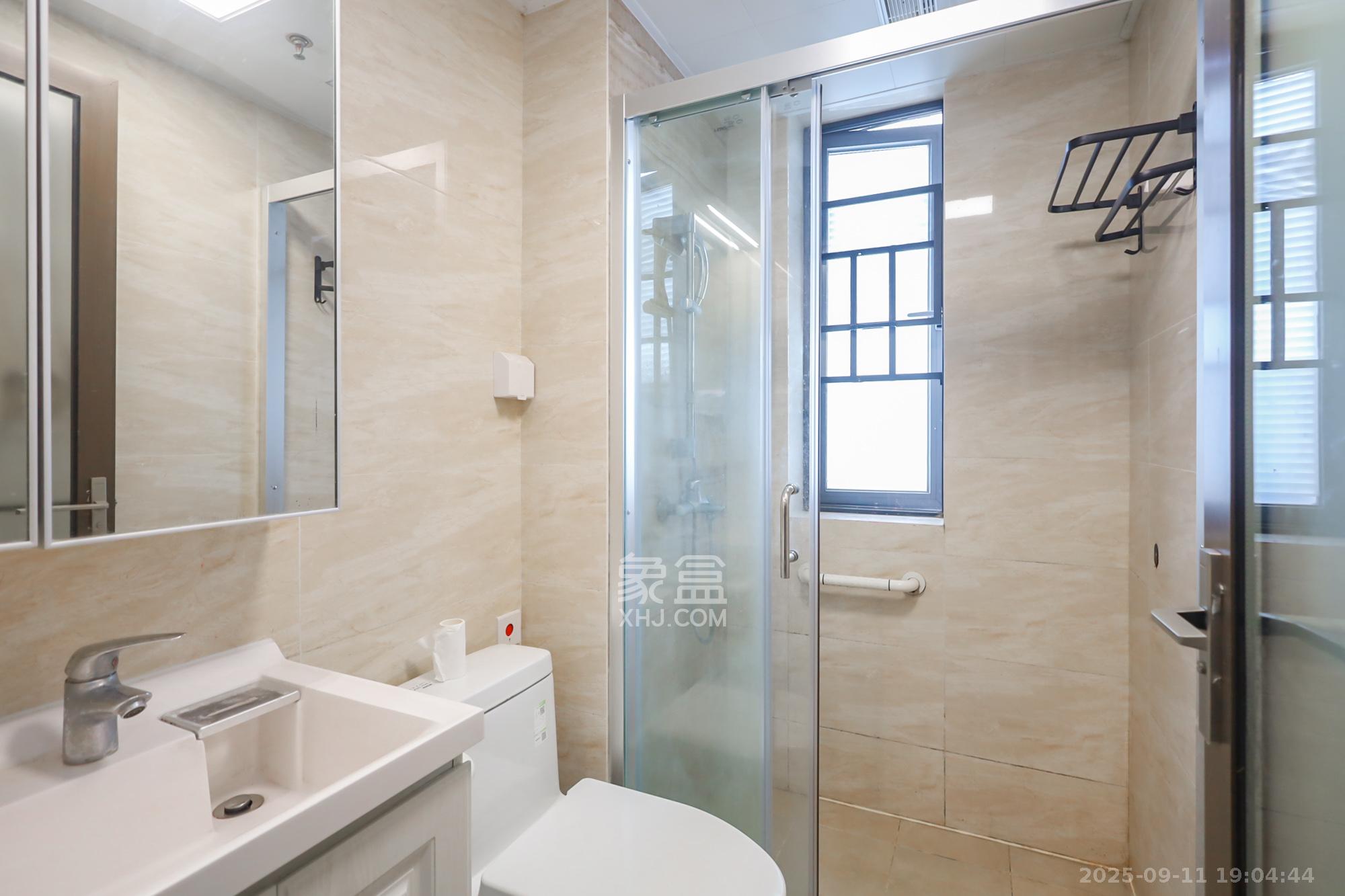 保利天禧C区 4室2厅2卫 250.0万 保利天禧C区 4室2厅2卫 250.0万卫生间