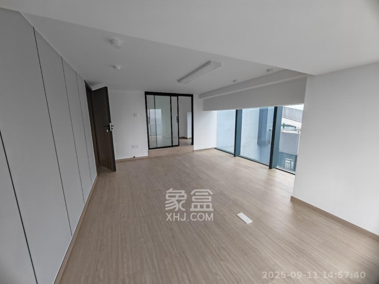 京武浪琴山三期（京武中心）  1室2厅2卫    7800.0元/月室内图