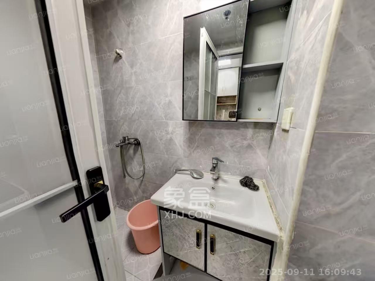 君合新城玺樾  1室1厅1卫    1200.0元/月 君合新城玺樾  1室1厅1卫    1200.0元/月室内图