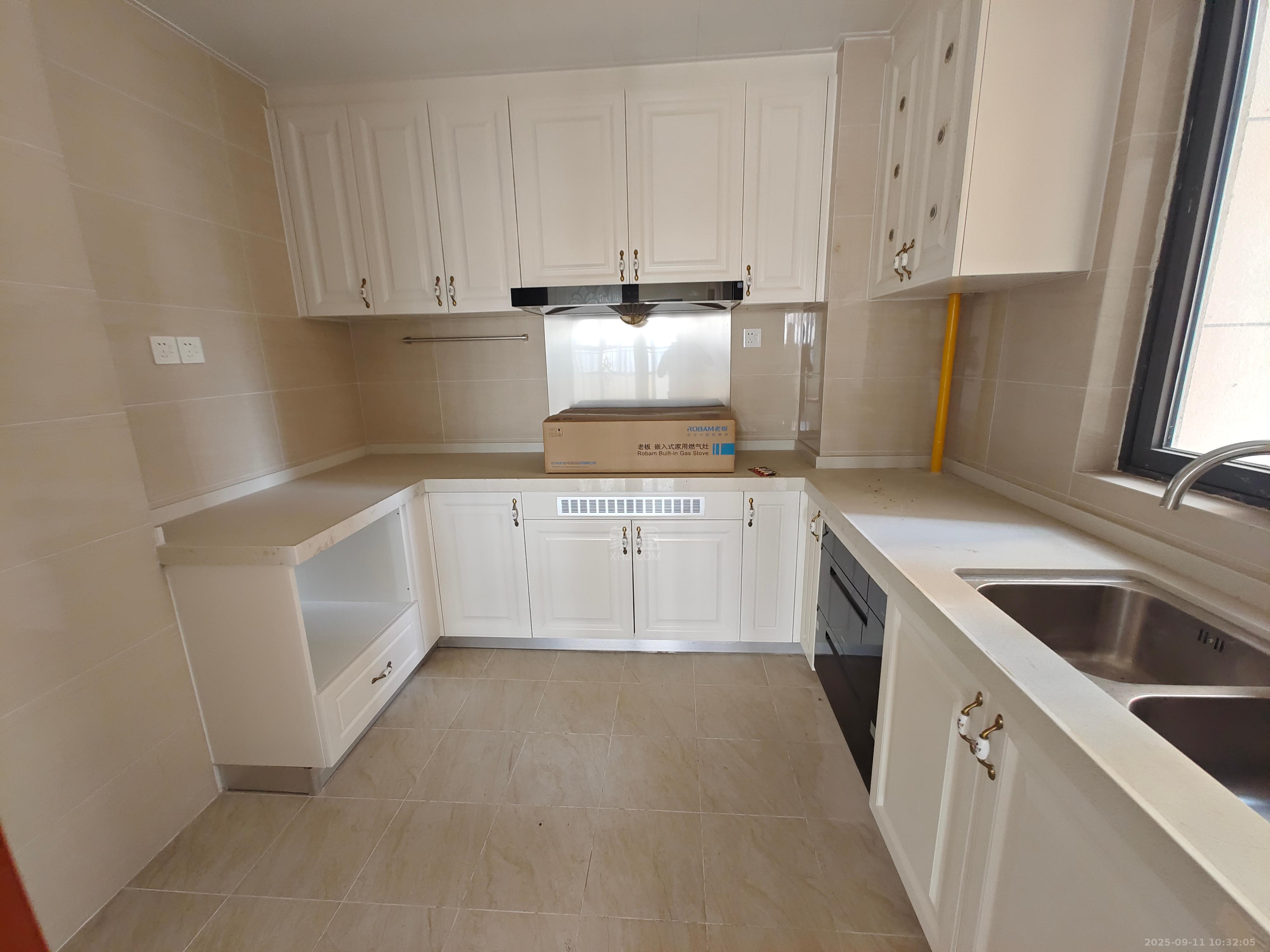 恒大华府 3室2厅2卫 1800.0元/月 恒大华府 3室2厅2卫 1800.0元/月室内图