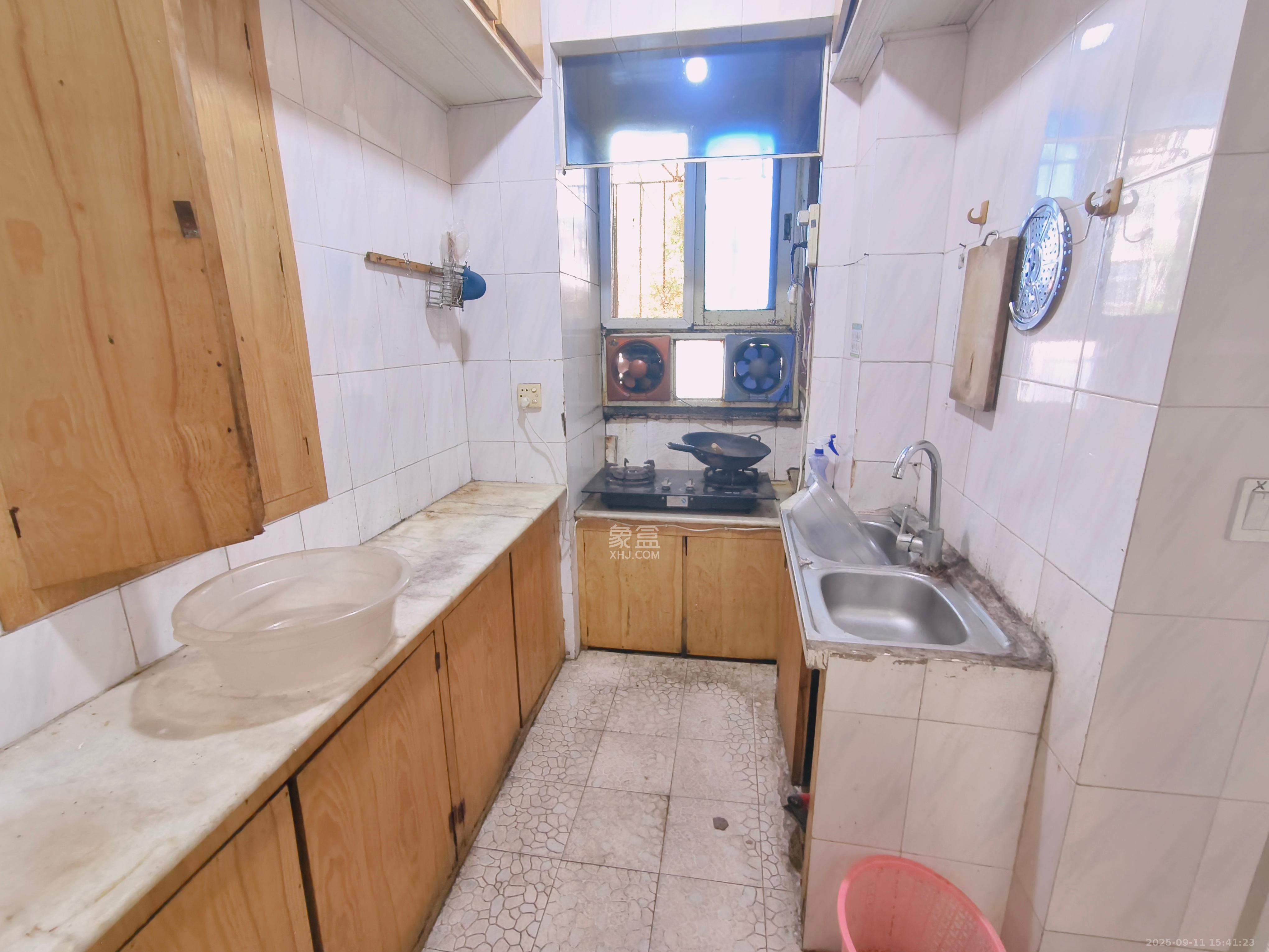 向韶村  3室2厅1卫    1300.0元/月 向韶村  3室2厅1卫    1300.0元/月室内图